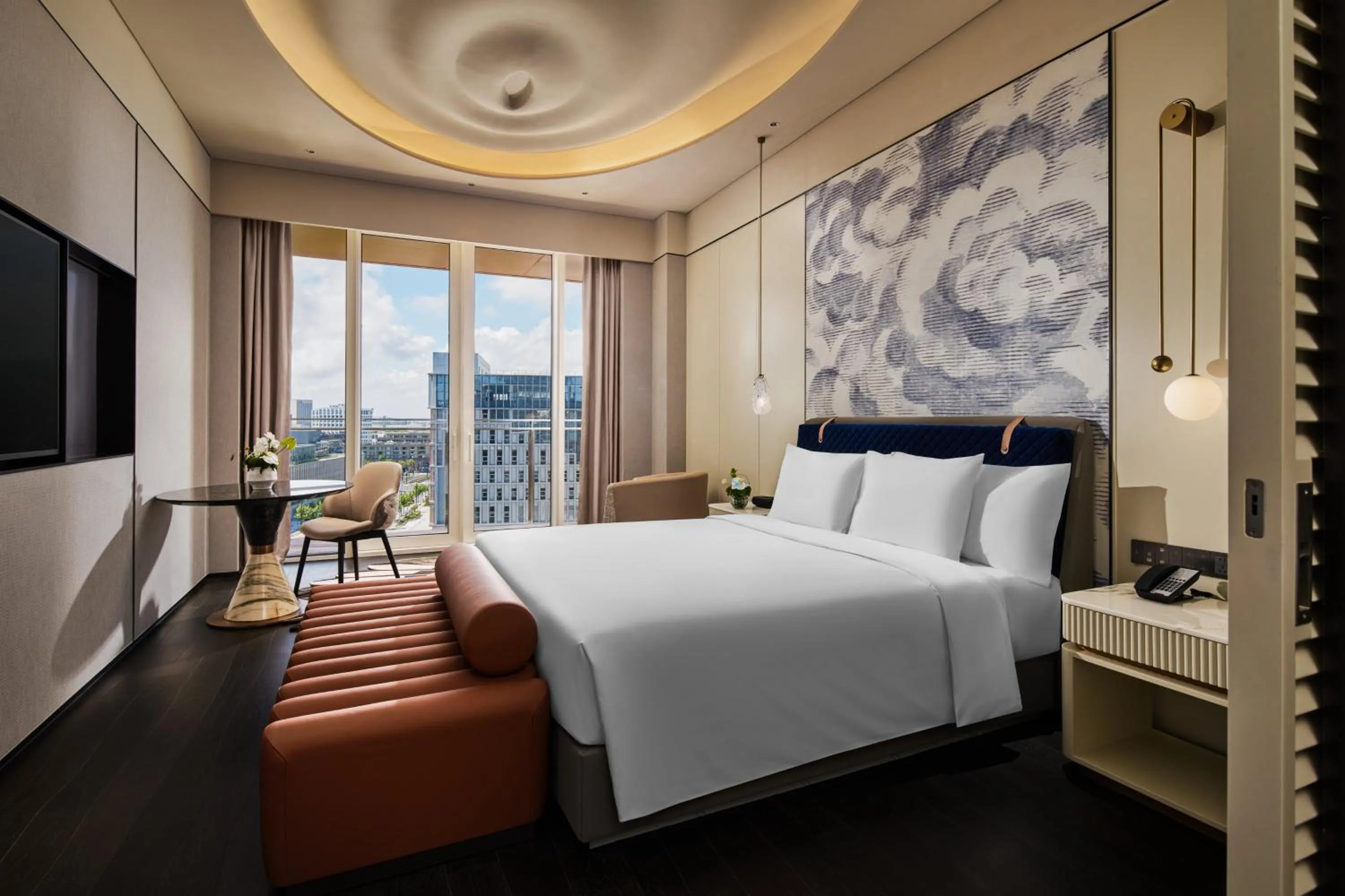 Photo of the whole room, Bed in Hotel Indigo Shanghai Harbour City
