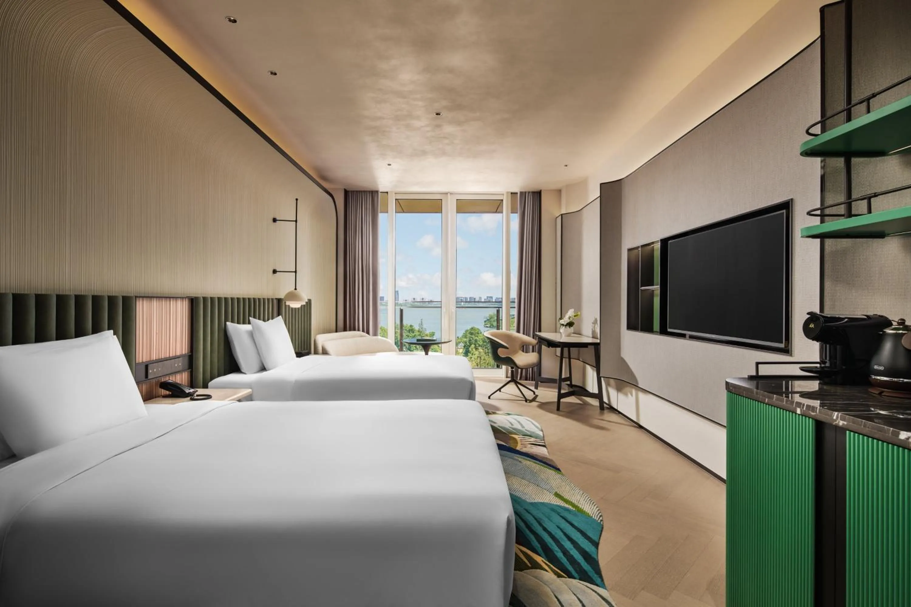 Photo of the whole room, Bed in Hotel Indigo Shanghai Harbour City