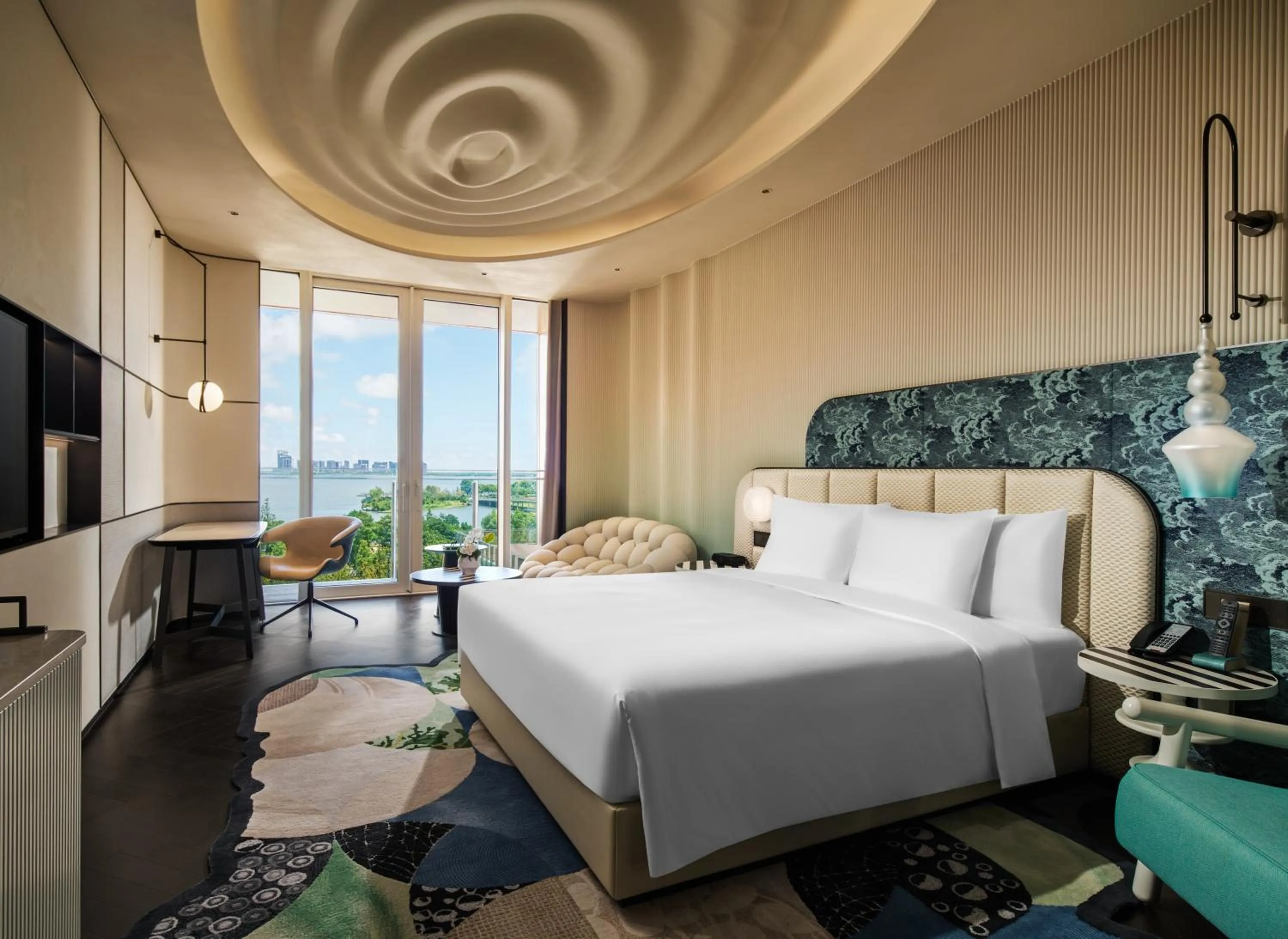 Bedroom, Bed in Hotel Indigo Shanghai Harbour City