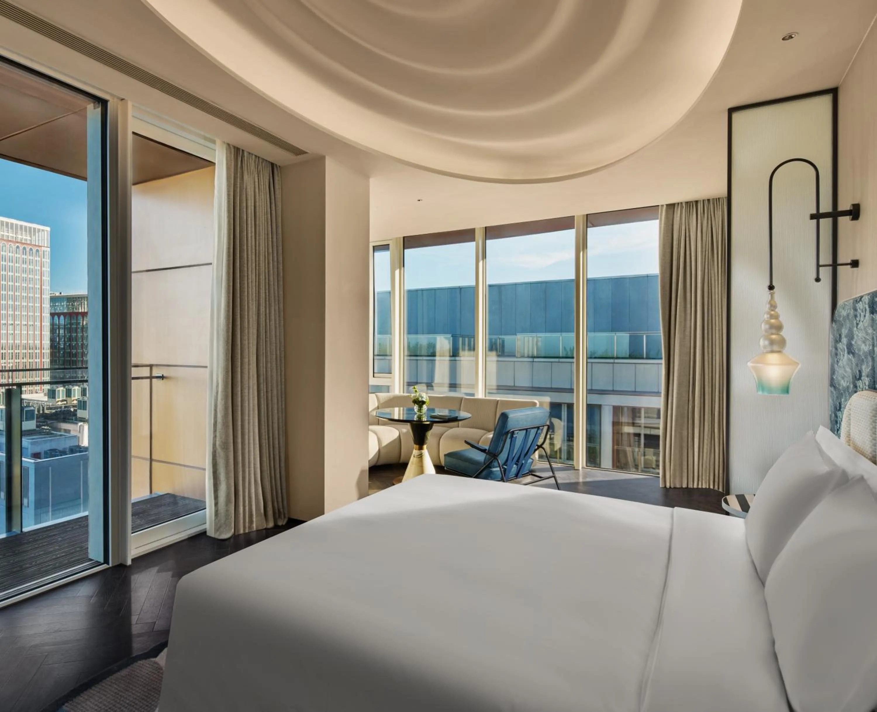 Balcony/Terrace, Bed in Hotel Indigo Shanghai Harbour City