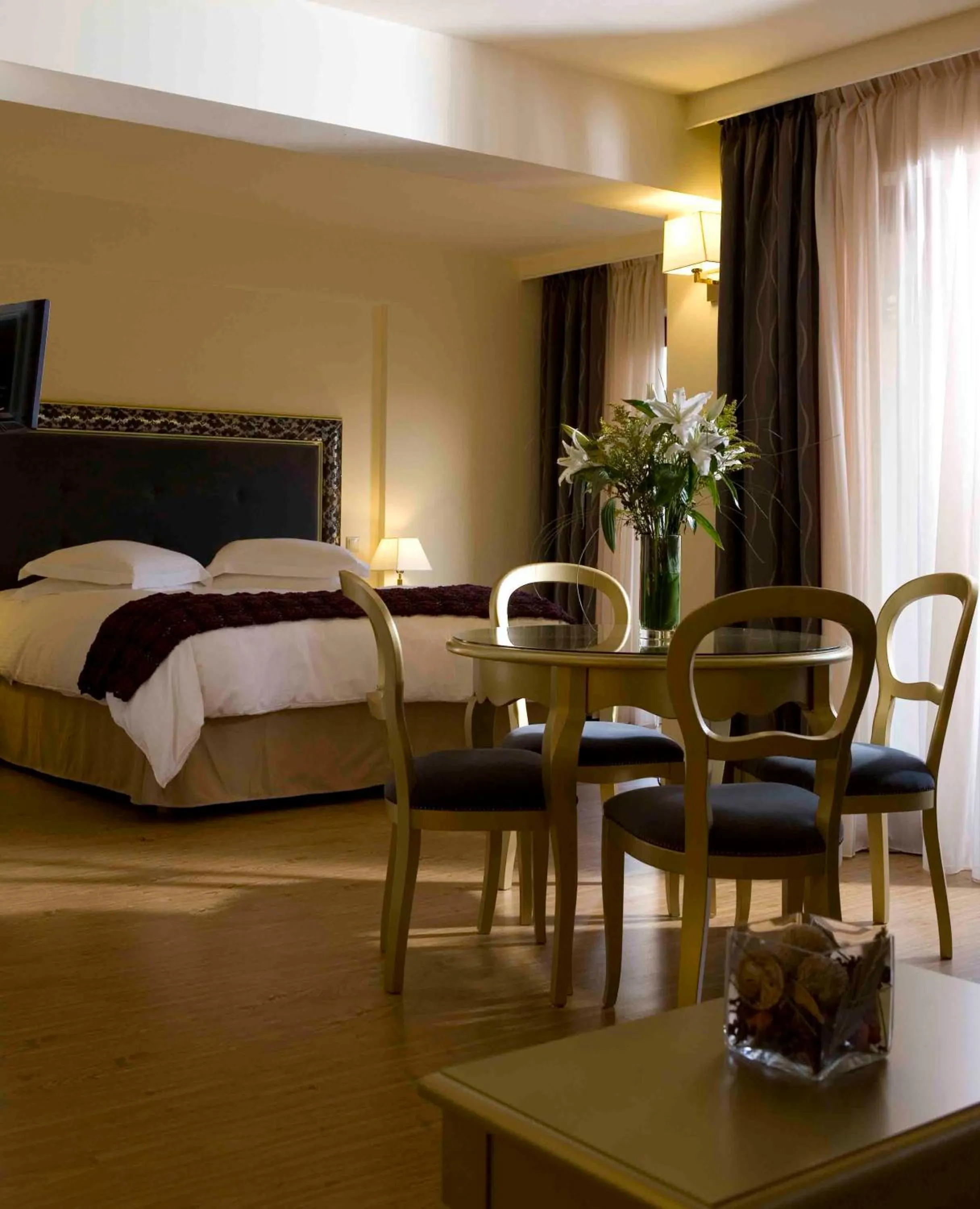 Photo of the whole room, Bed in Valis Resort Hotel