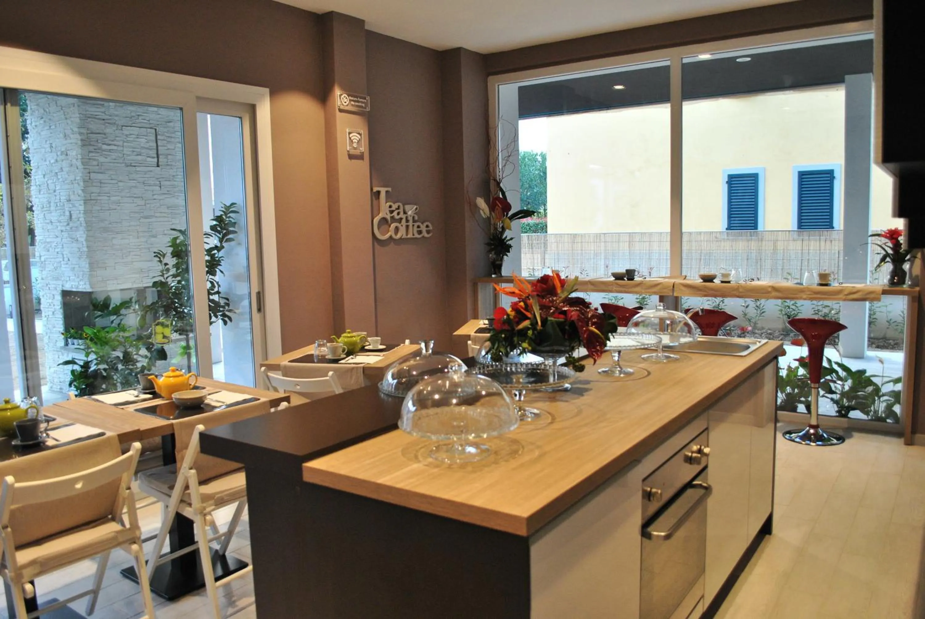 Communal lounge/ TV room in Anda e Rianda