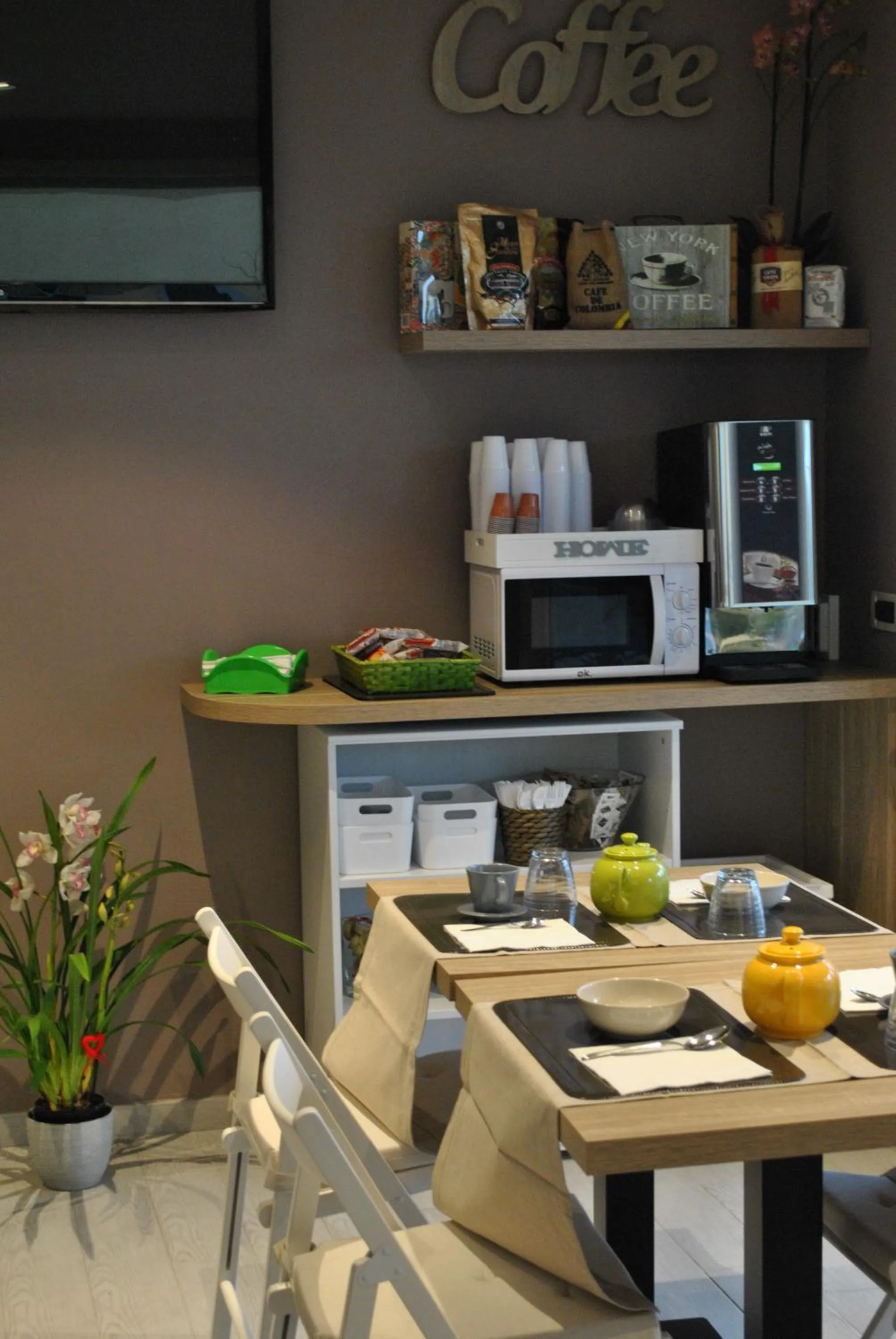 Communal lounge/ TV room in Anda e Rianda