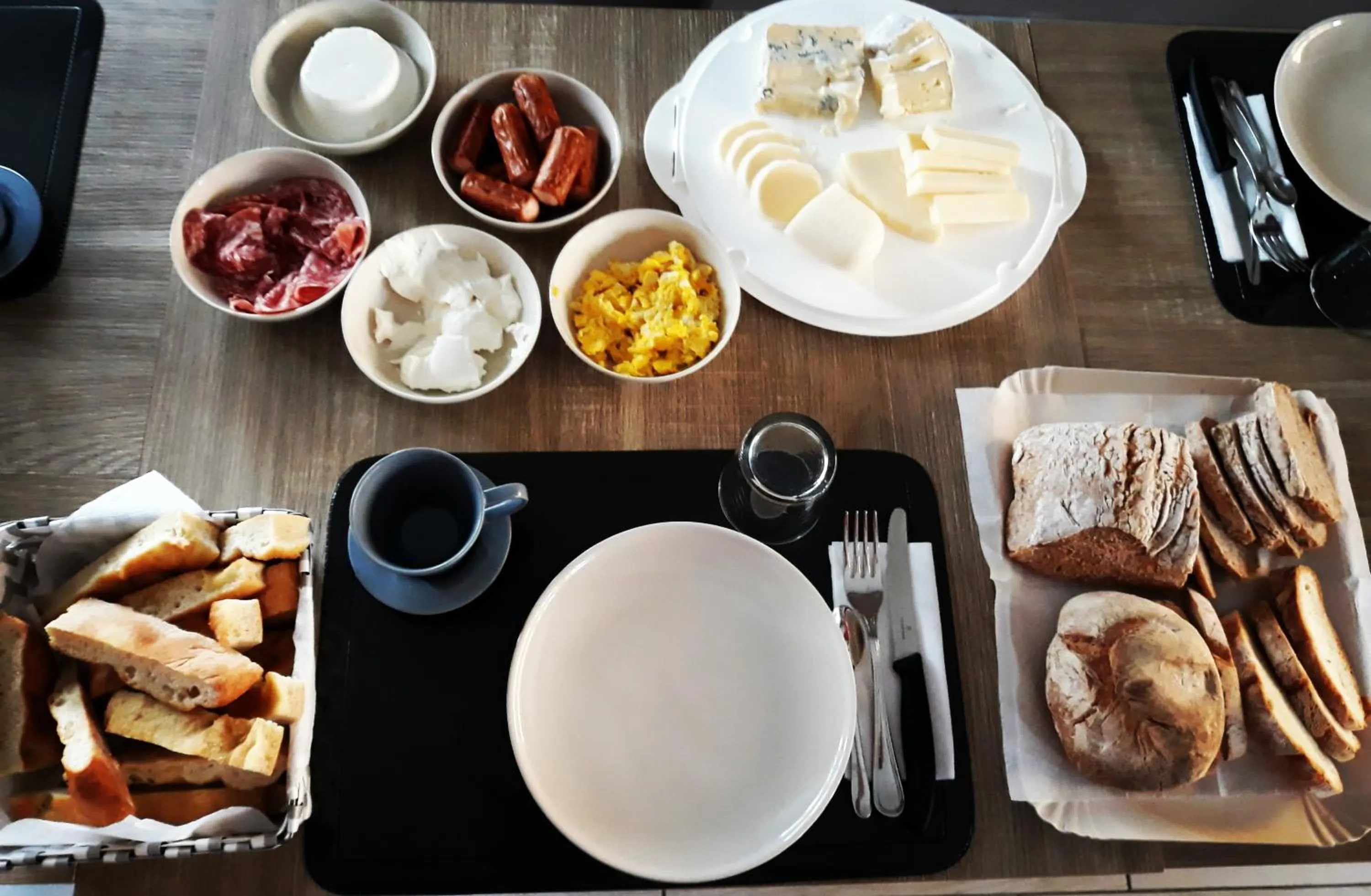 Communal lounge/ TV room in Anda e Rianda