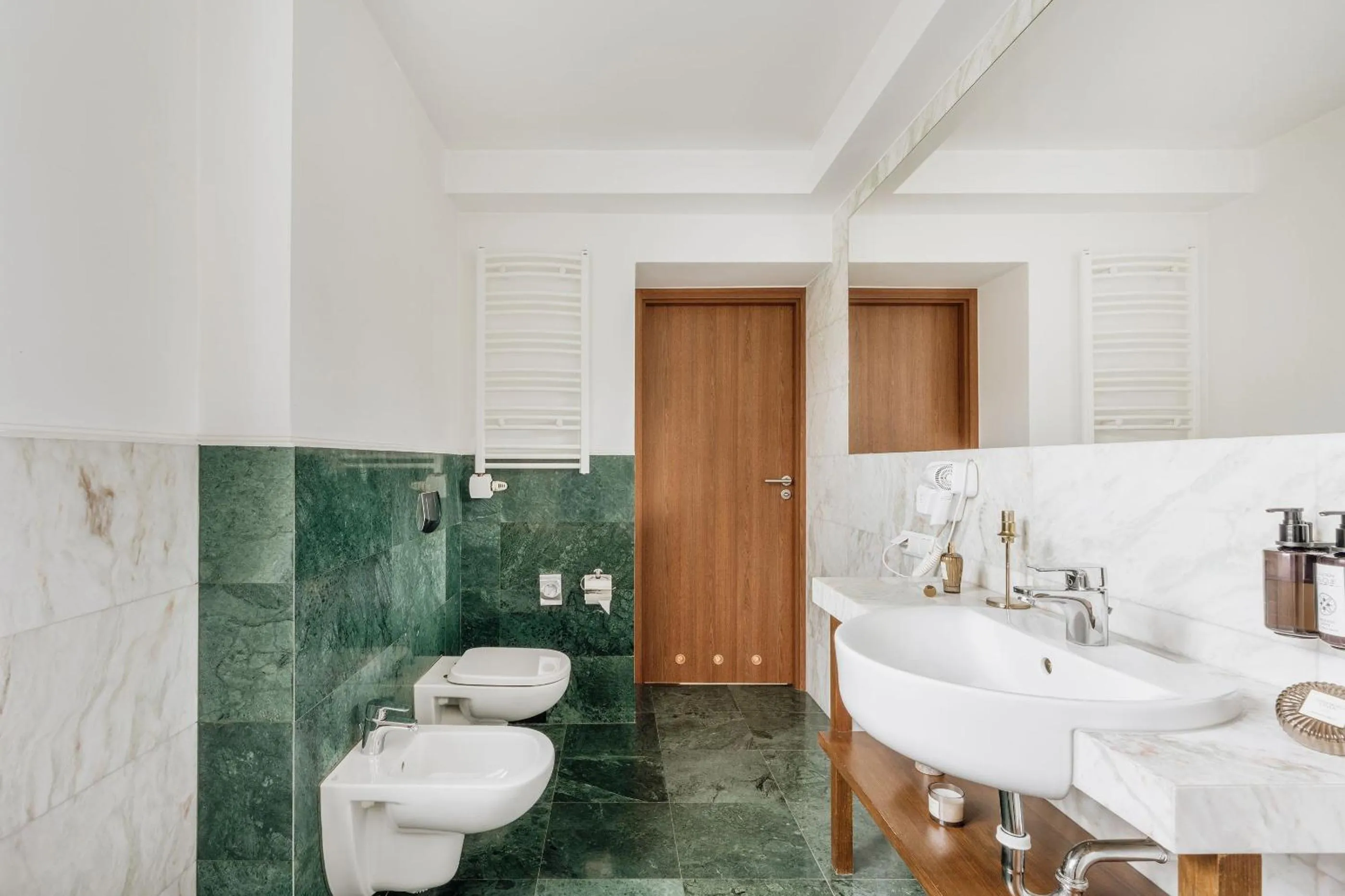 Toilet in Grottger Luxury Boutique Hotel City