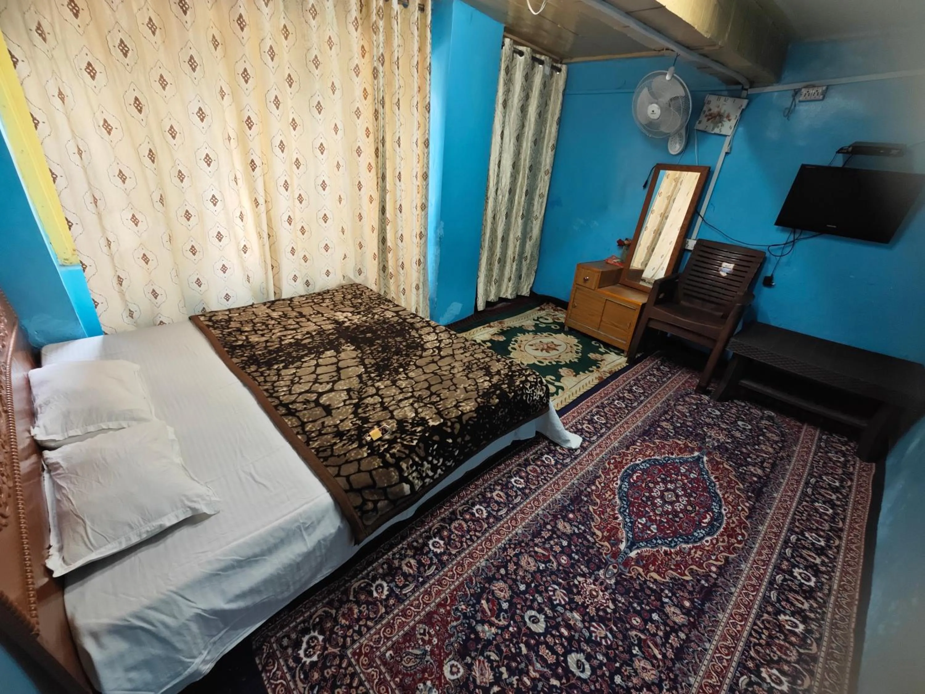 Double Room with Mountain View - single occupancy in Lake Boulevard Guest House