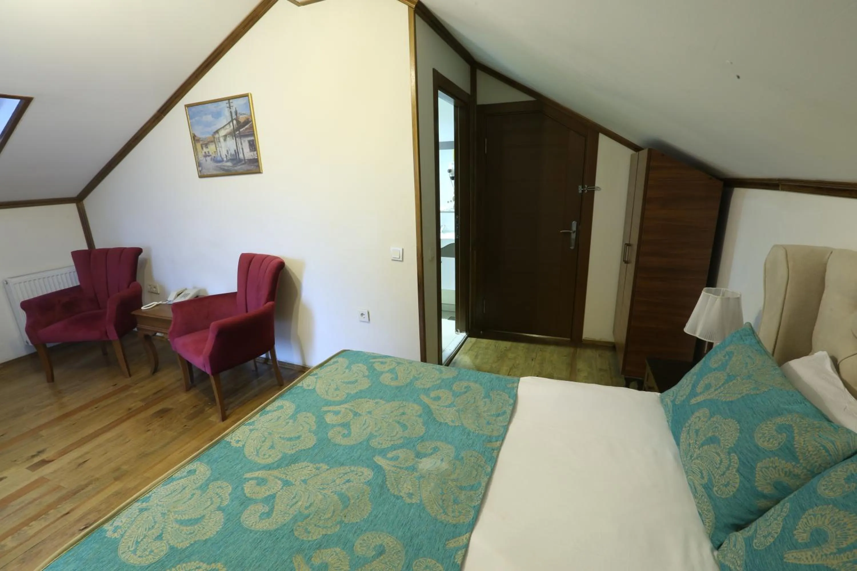 Shower, Bed in Hotel Ankatra