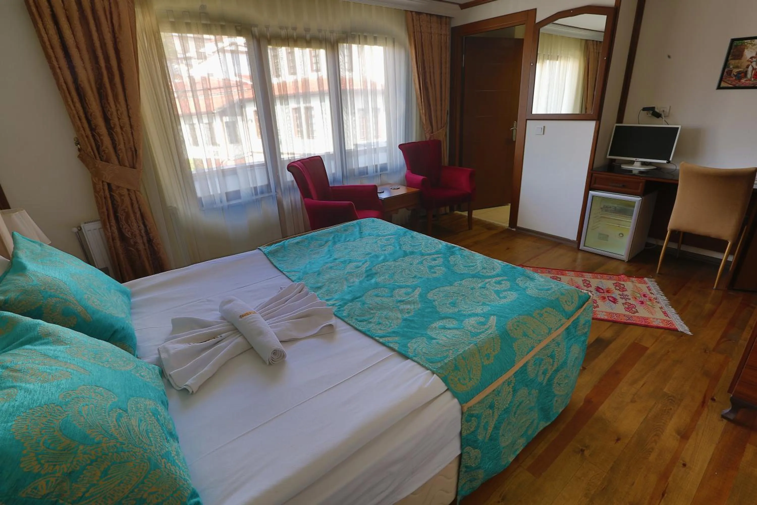 Restaurant/places to eat, Bed in Hotel Ankatra