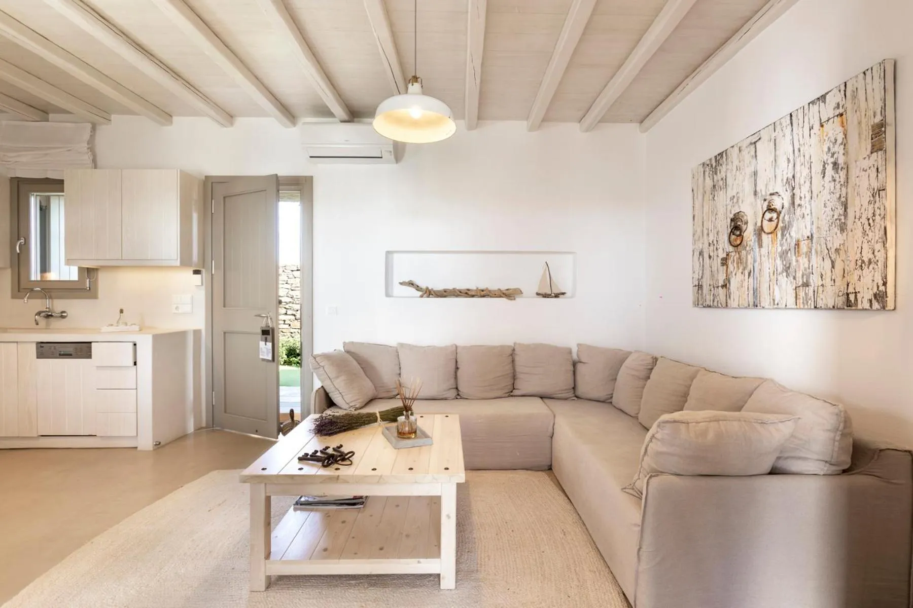 White Tinos Luxury Suites