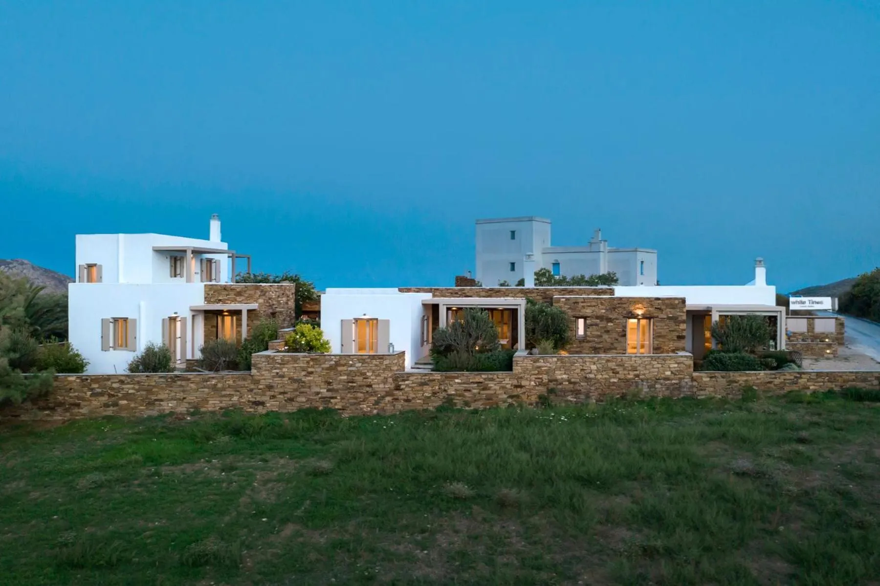 White Tinos Luxury Suites