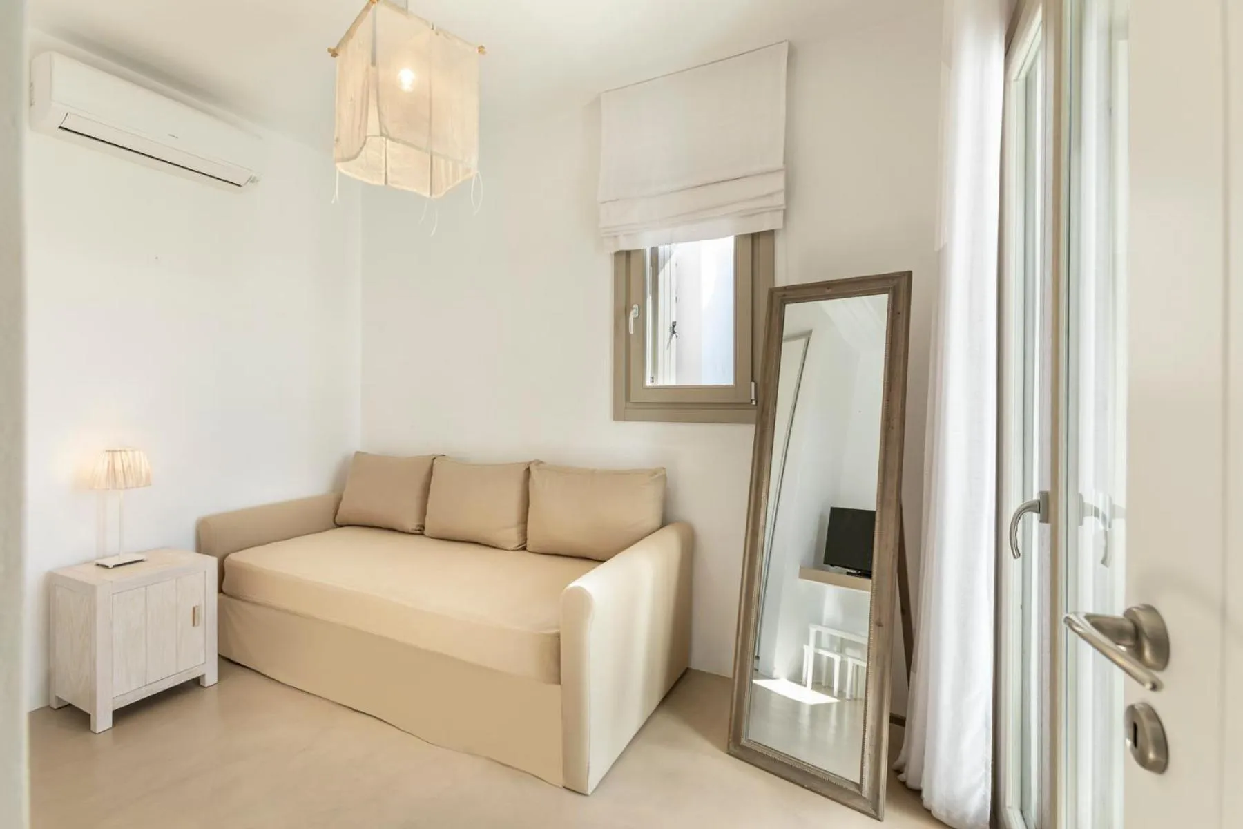 White Tinos Luxury Suites