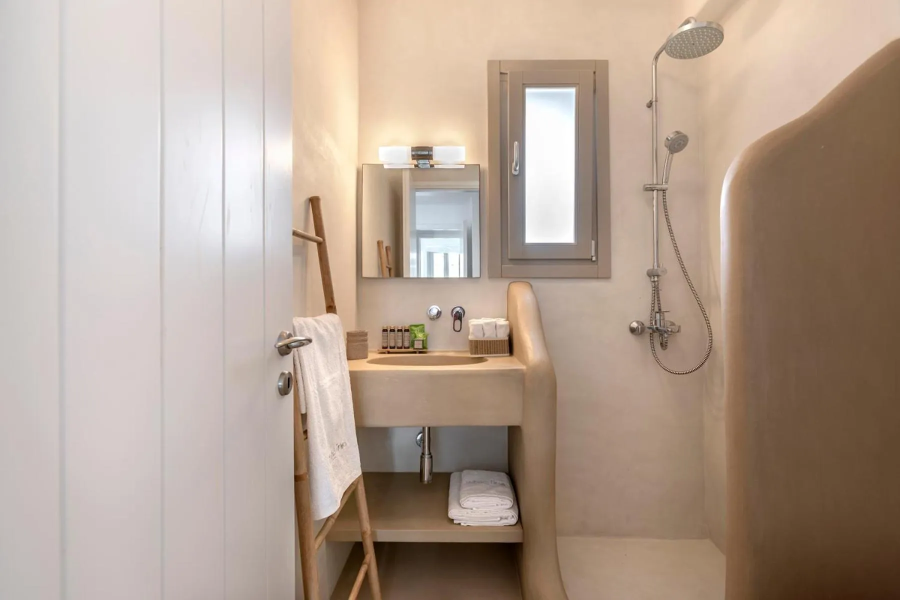 White Tinos Luxury Suites