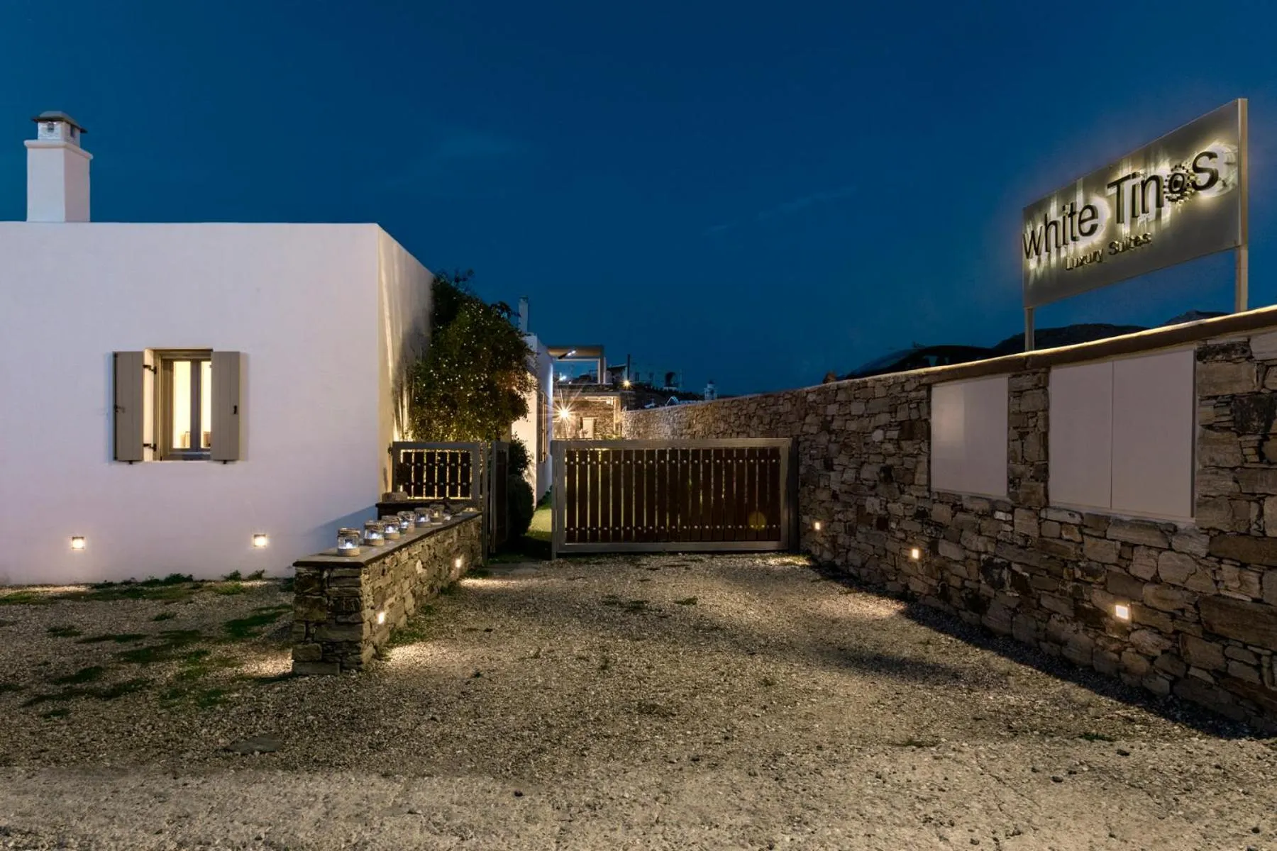 White Tinos Luxury Suites