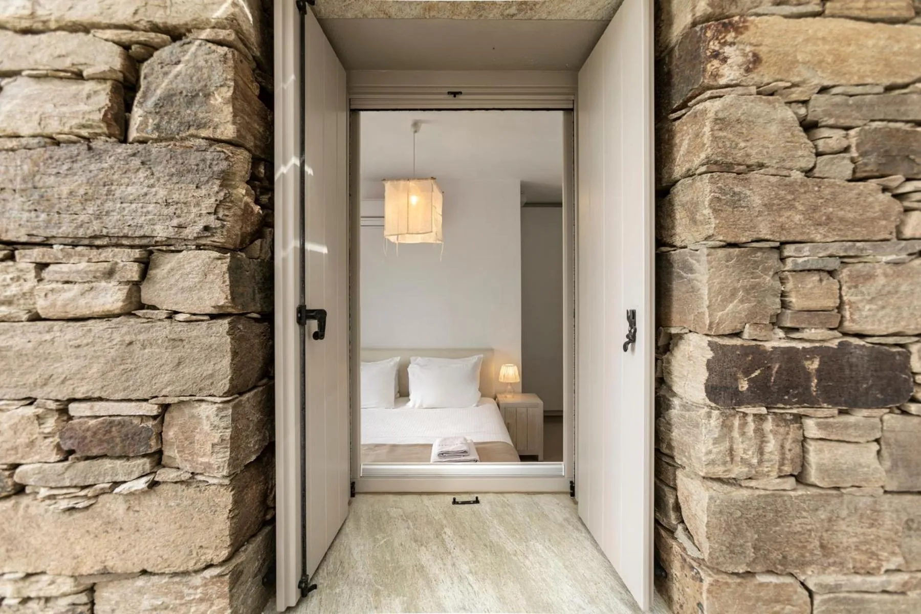 White Tinos Luxury Suites