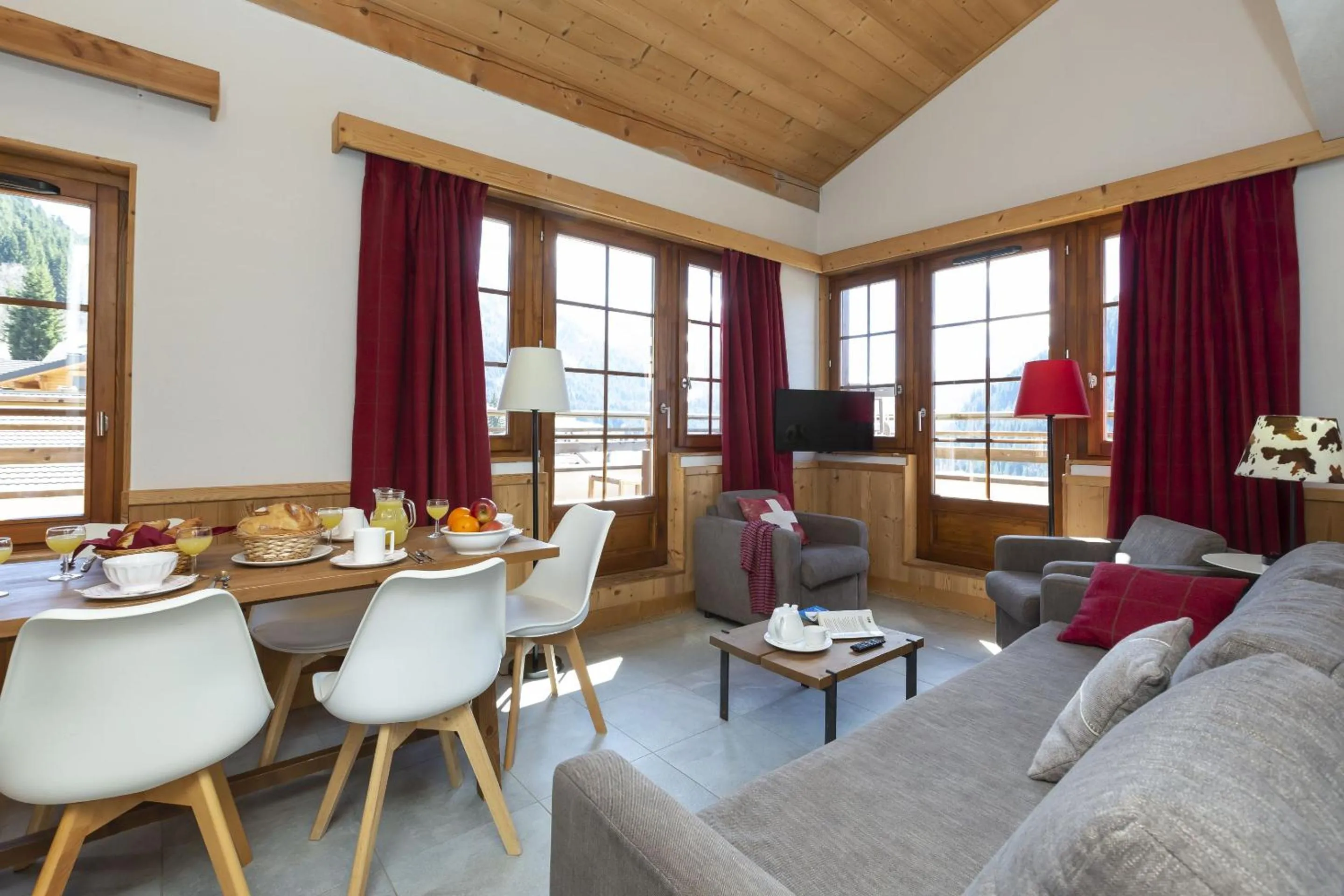 Dining area in Résidence Odalys Les Fermes de Châtel