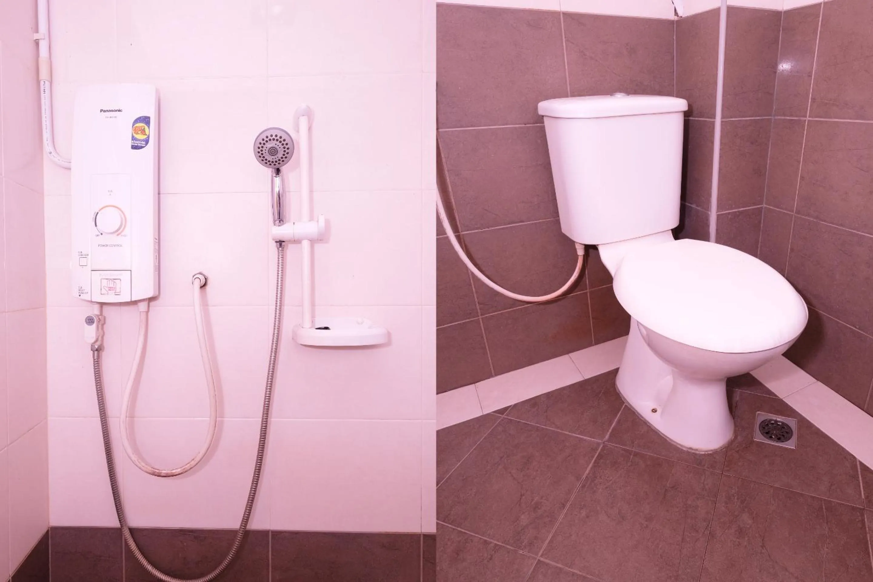 Bathroom in OYO 1017 Al-inshirah Inn