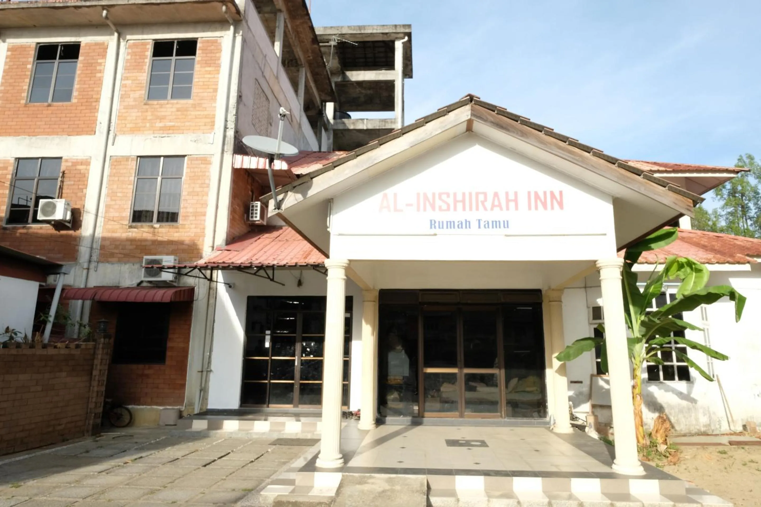 Facade/entrance in OYO 1017 Al-inshirah Inn