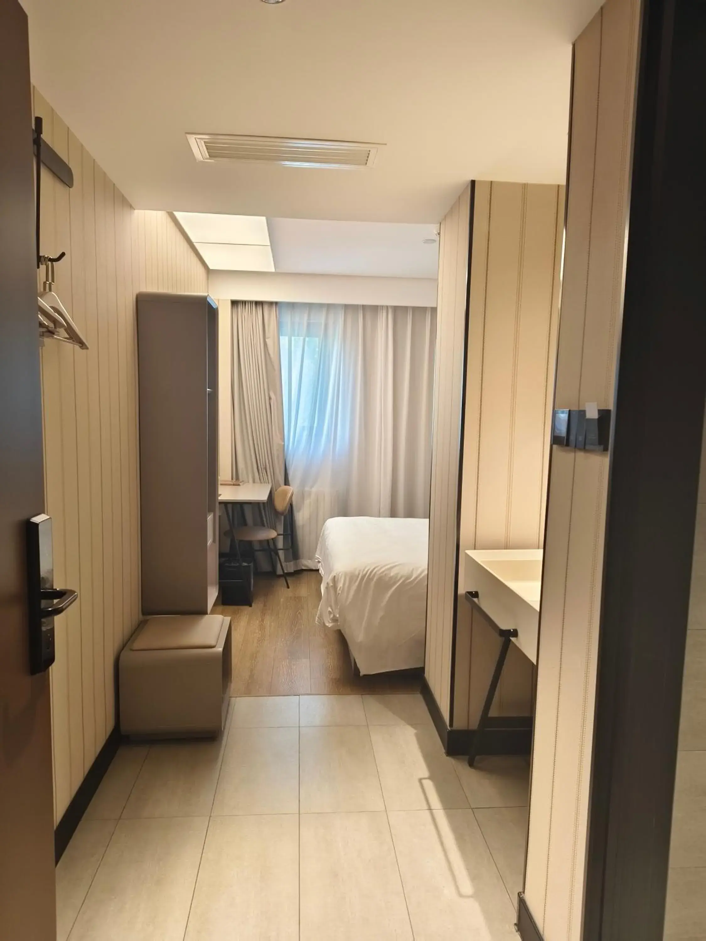 Small Double Room in Hanting Hotel Beijing Fengtai Railway Station Subway Station Small Double Room in Hanting Hotel Beijing Fengtai Railway Station Subway Station