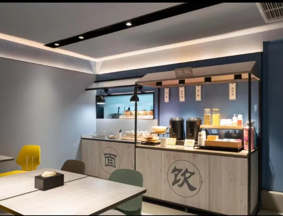 Restaurant/places to eat in Hanting Hotel Beijing Fengtai Railway Station Subway Station