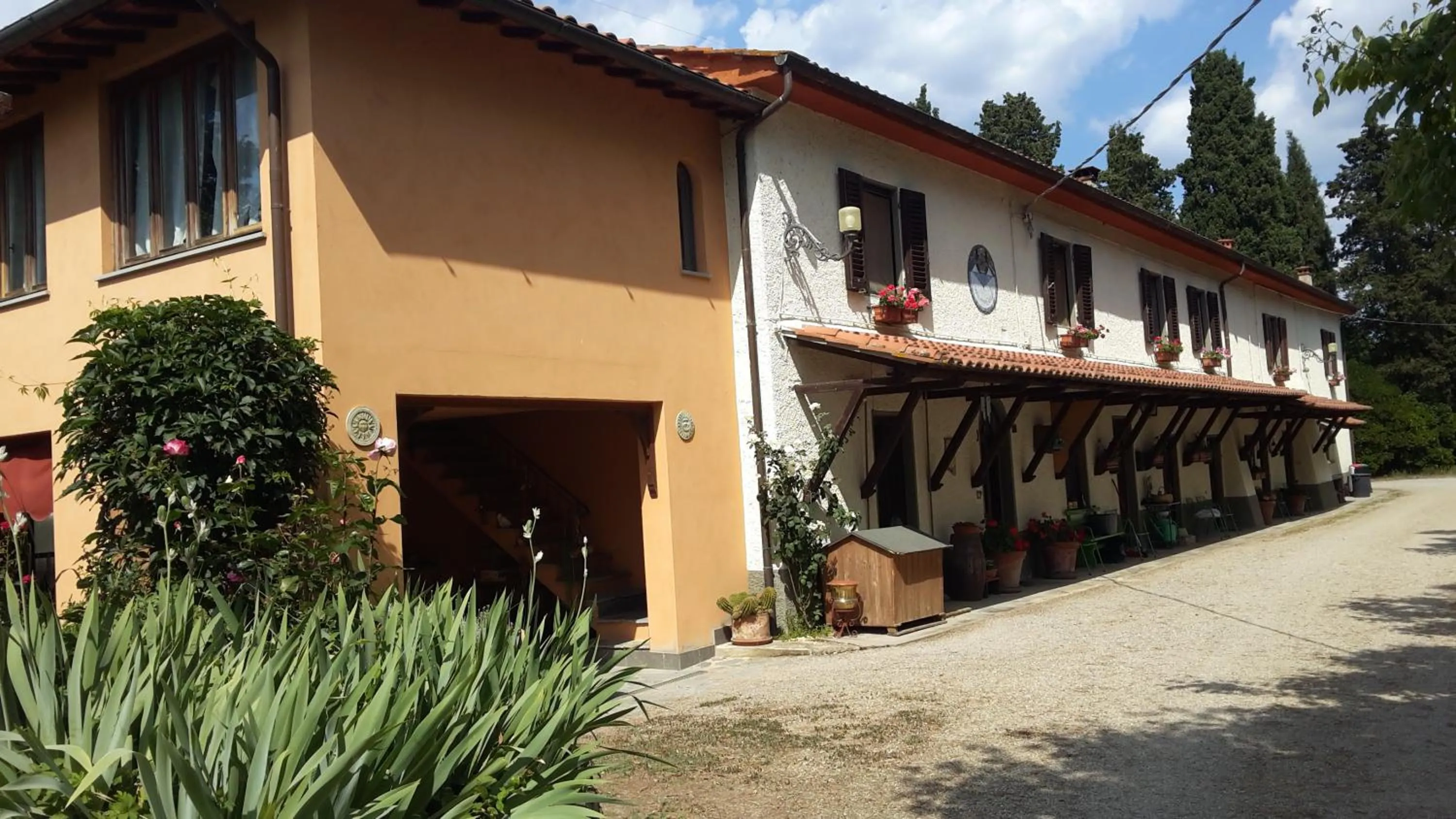 Facade/entrance in Artenatura BeB