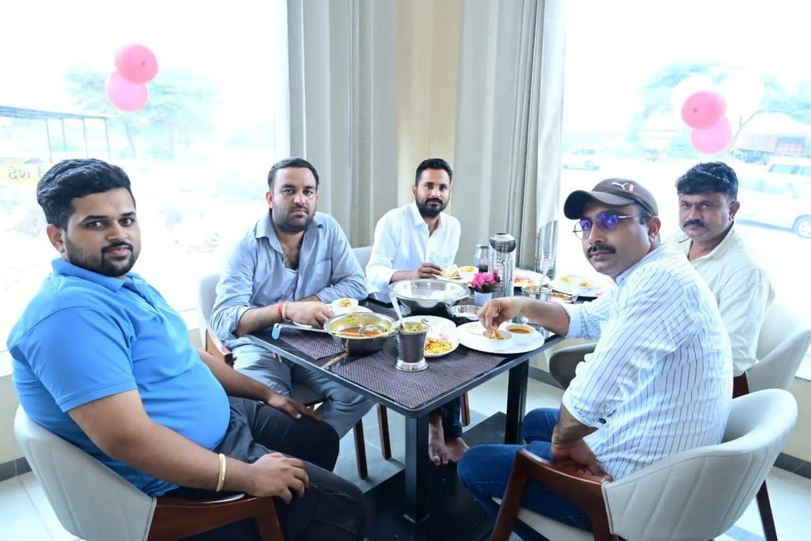 SR Hotel Restaurant & Cafe