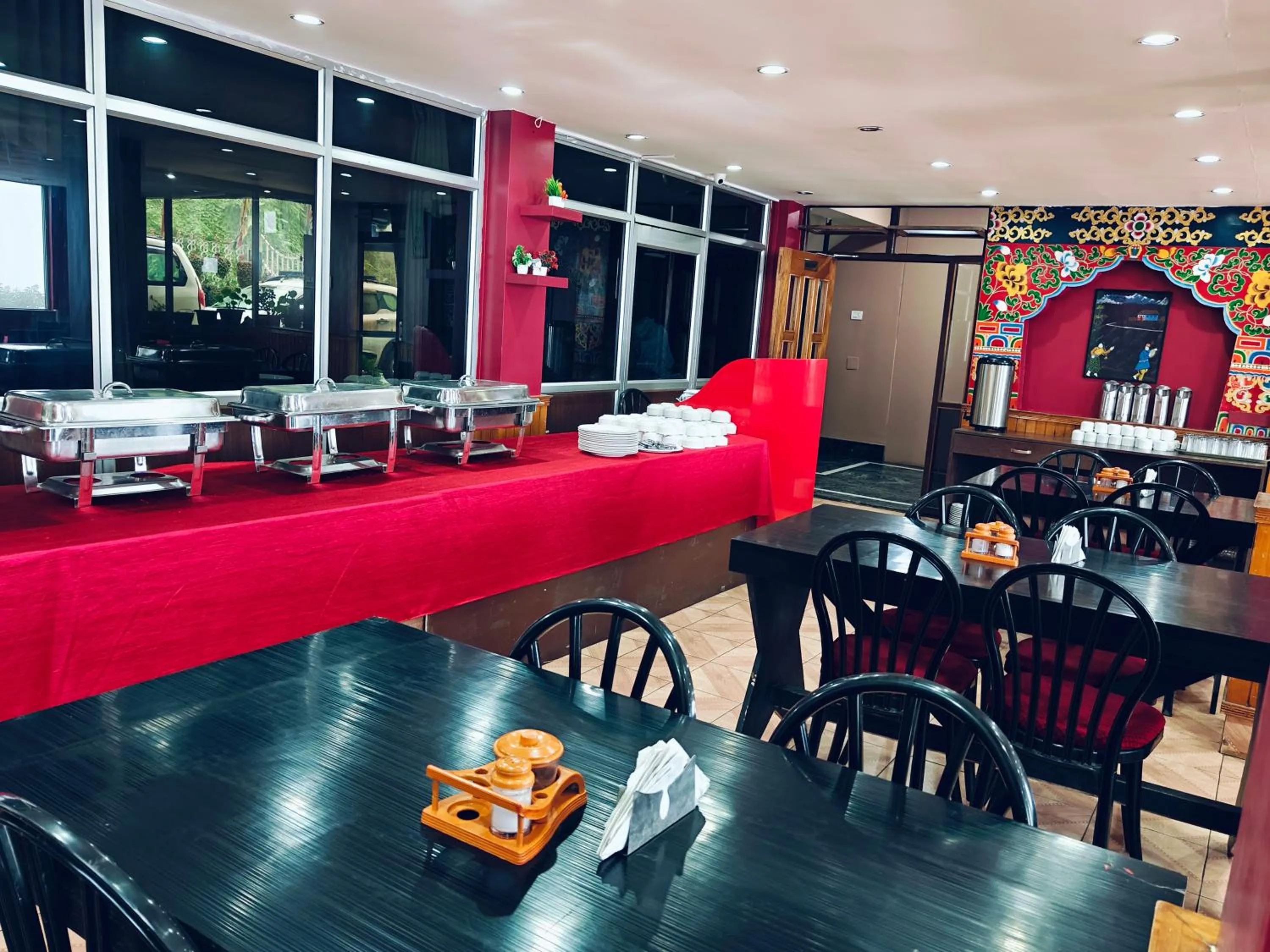 Restaurant/places to eat in Hotel Sunmount Mayal Retreat