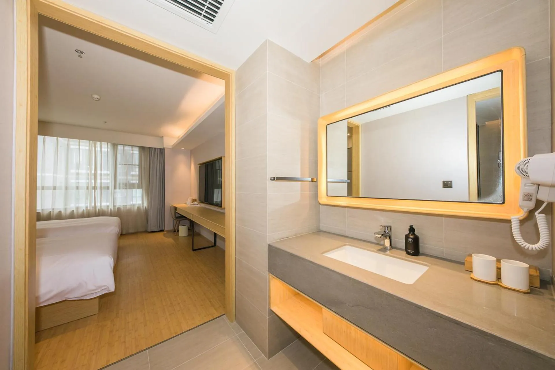 Property building, Bed in Ji Hotel Beijing Liujiayao