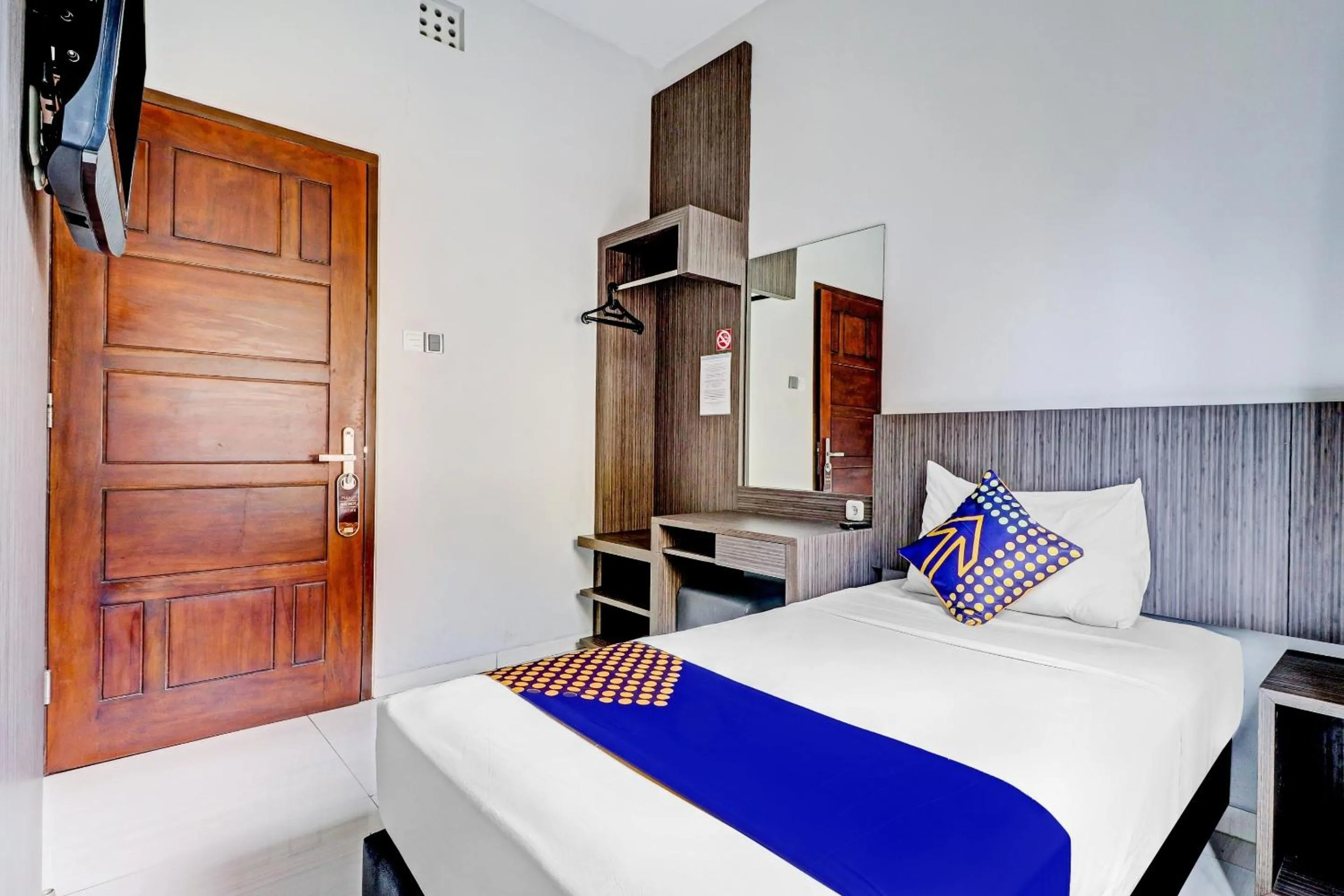 Small Single Room - single occupancy in OYO 94732 D River Cihampelas