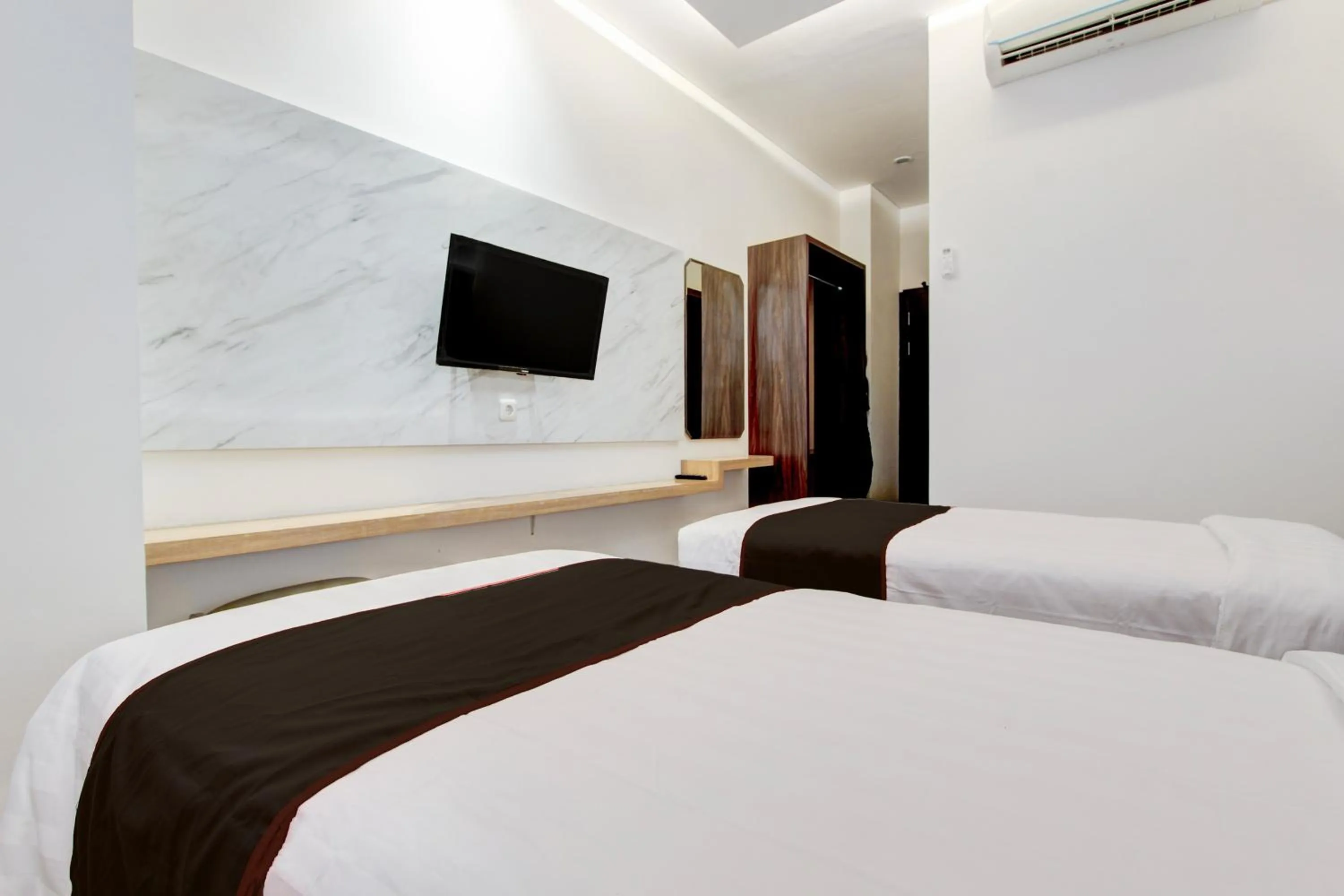 Bed in Townhouse OAK Near The Park Mall Semarang Formerly Semarang Boutique Hotel