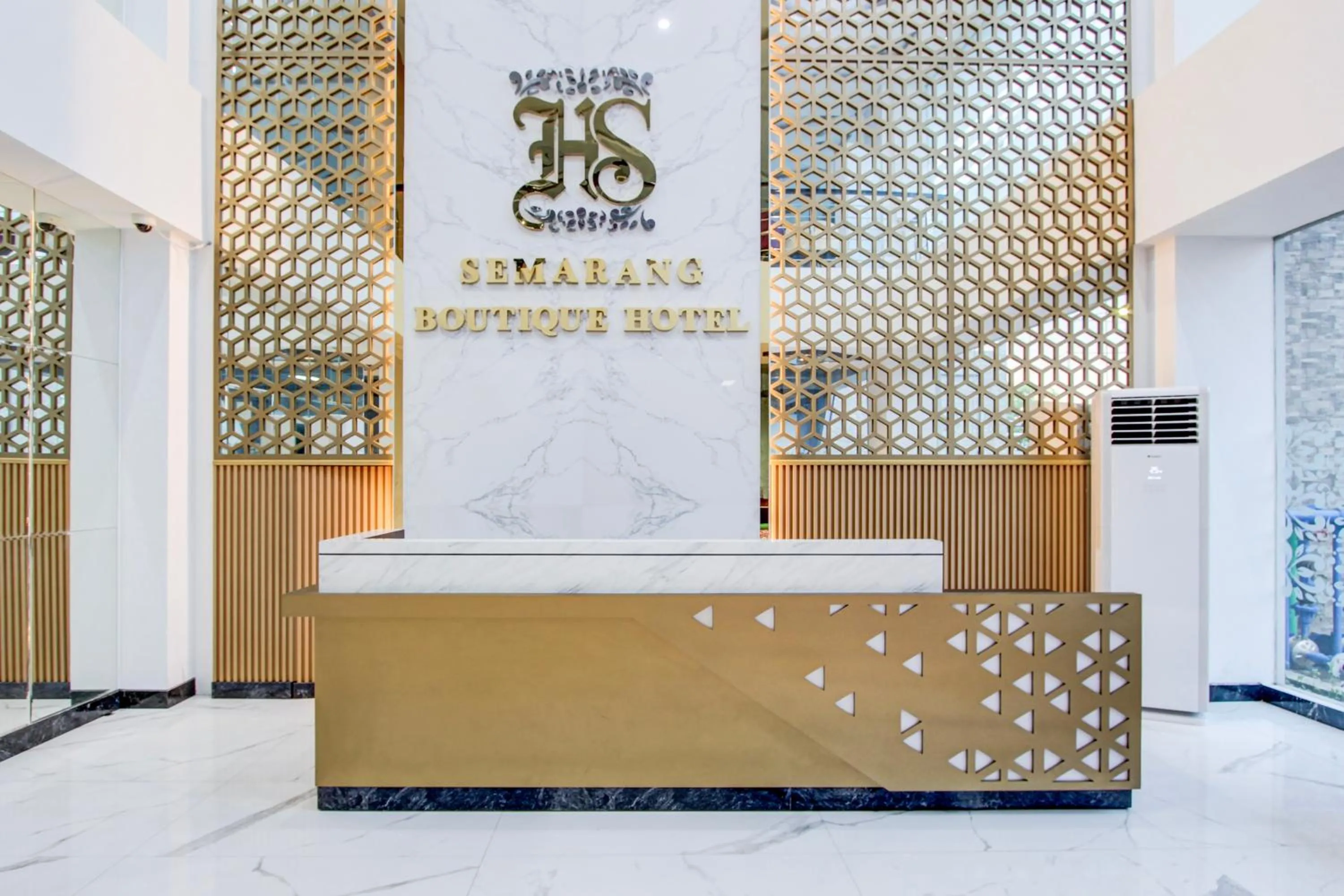 Lobby or reception in Townhouse OAK Near The Park Mall Semarang Formerly Semarang Boutique Hotel