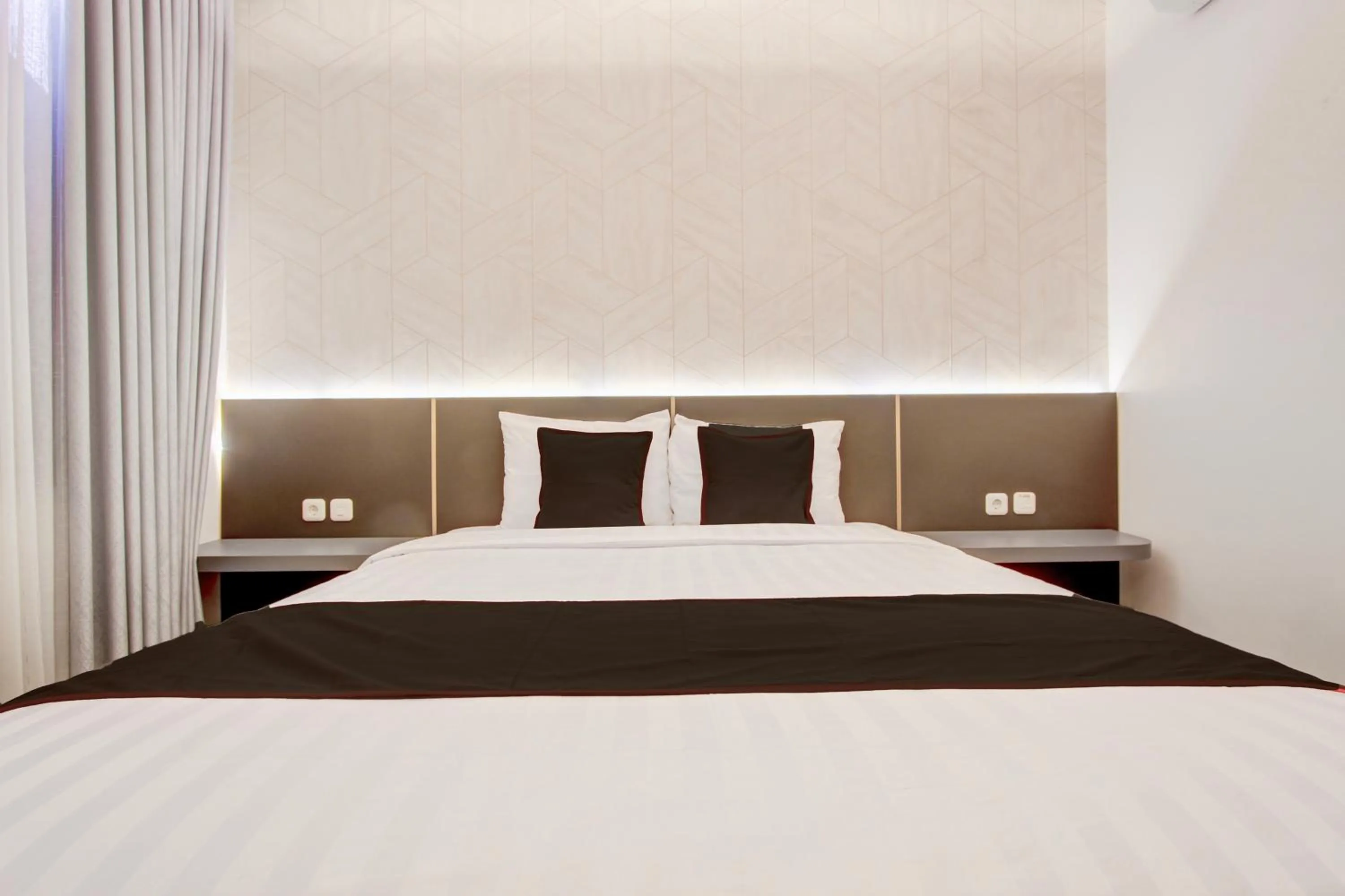 Bedroom, Bed in Townhouse OAK Near The Park Mall Semarang Formerly Semarang Boutique Hotel