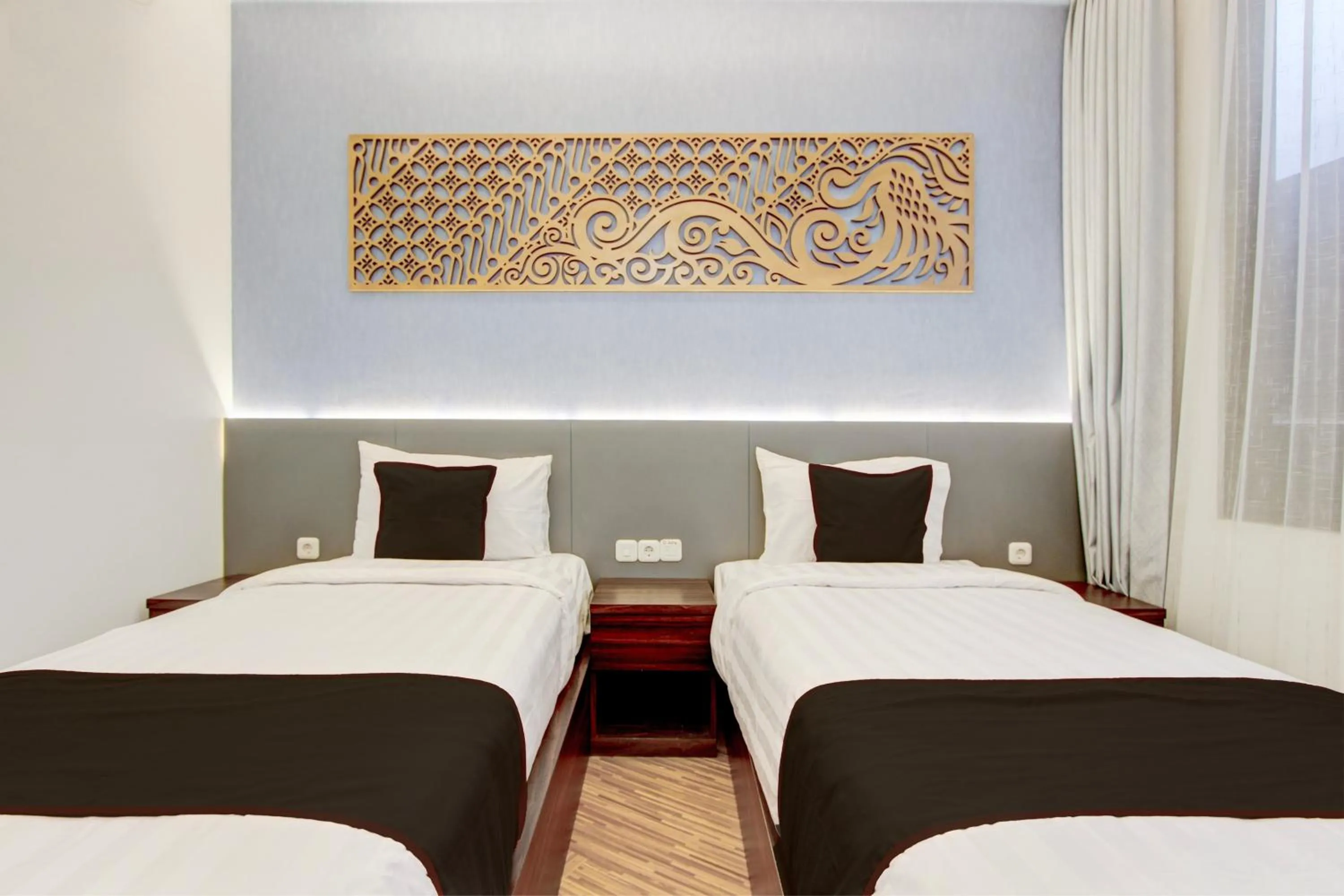 Delxue Twin Room in Townhouse OAK Near The Park Mall Semarang Formerly Semarang Boutique Hotel