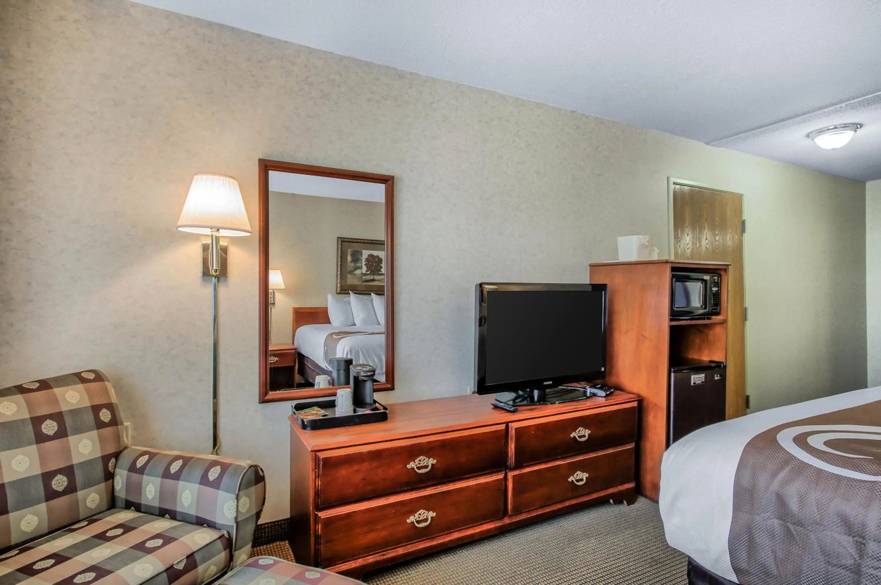 Bed in Comfort Inn & Suites Emporia