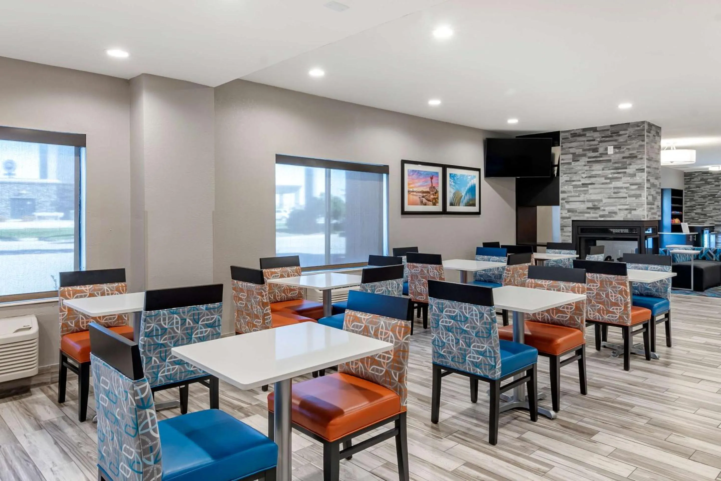 Breakfast in Comfort Inn & Suites Emporia