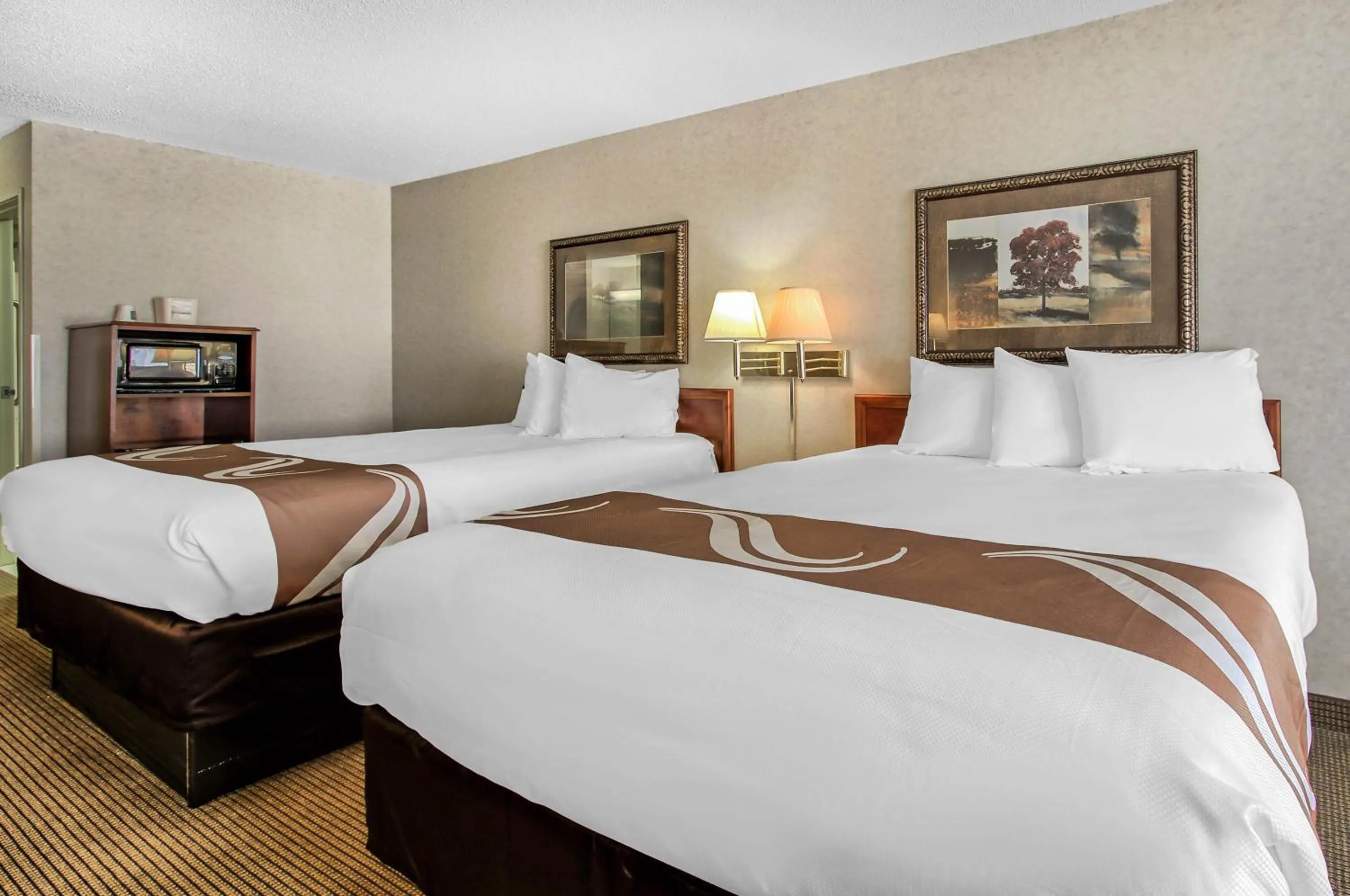 Bed in Comfort Inn & Suites Emporia