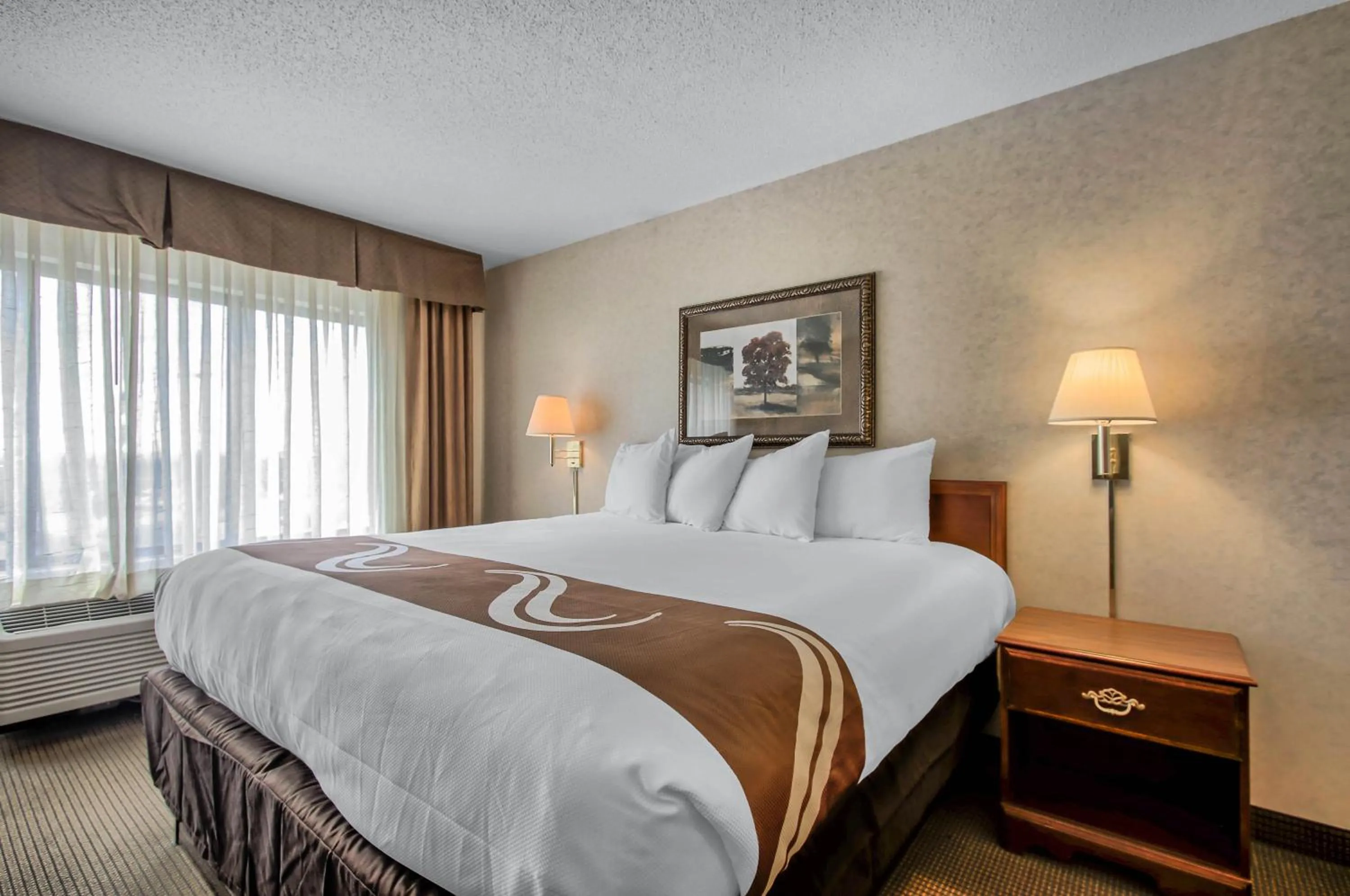 Bed in Comfort Inn & Suites Emporia