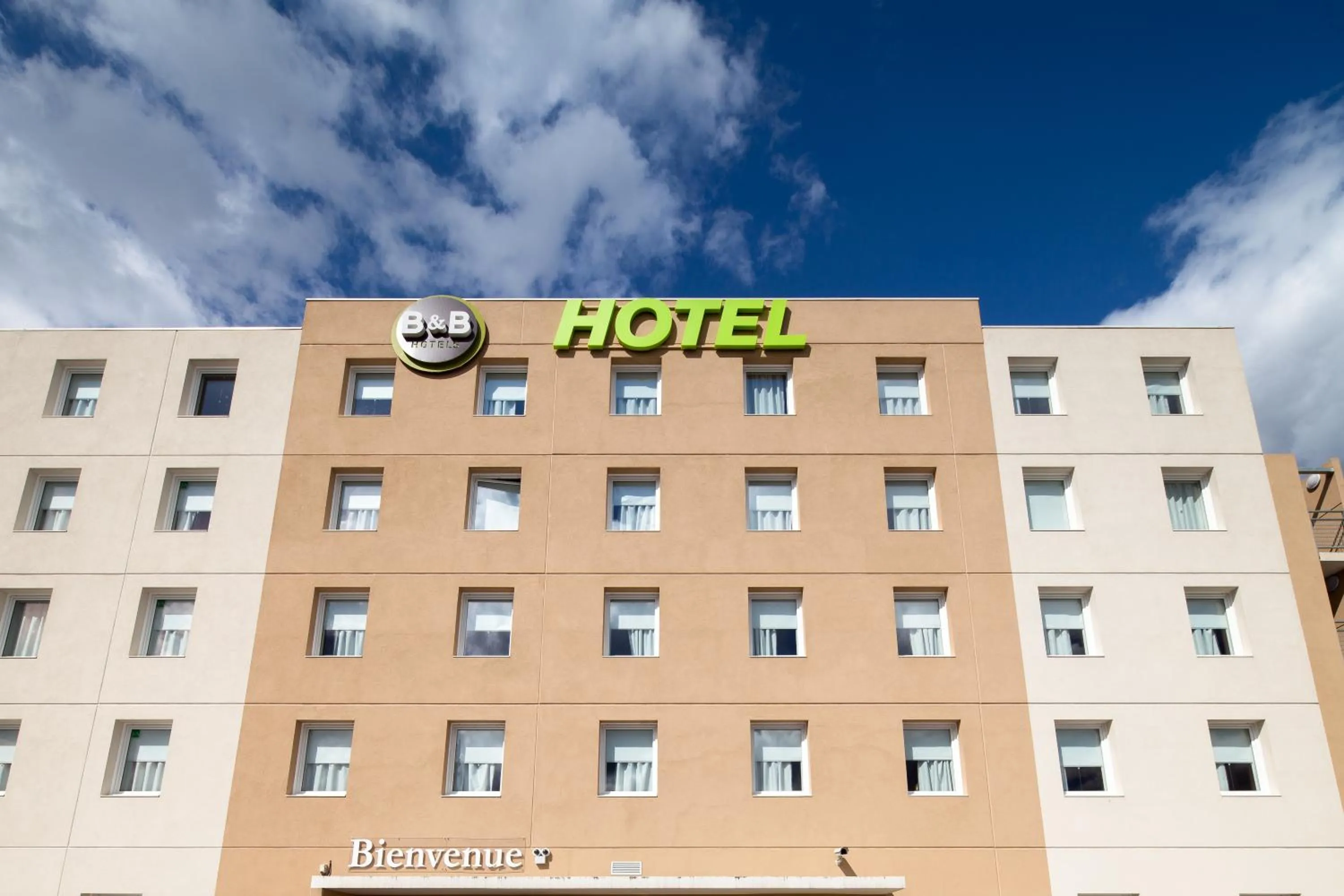 Property building in B&B HOTEL Lieusaint Carré Sénart