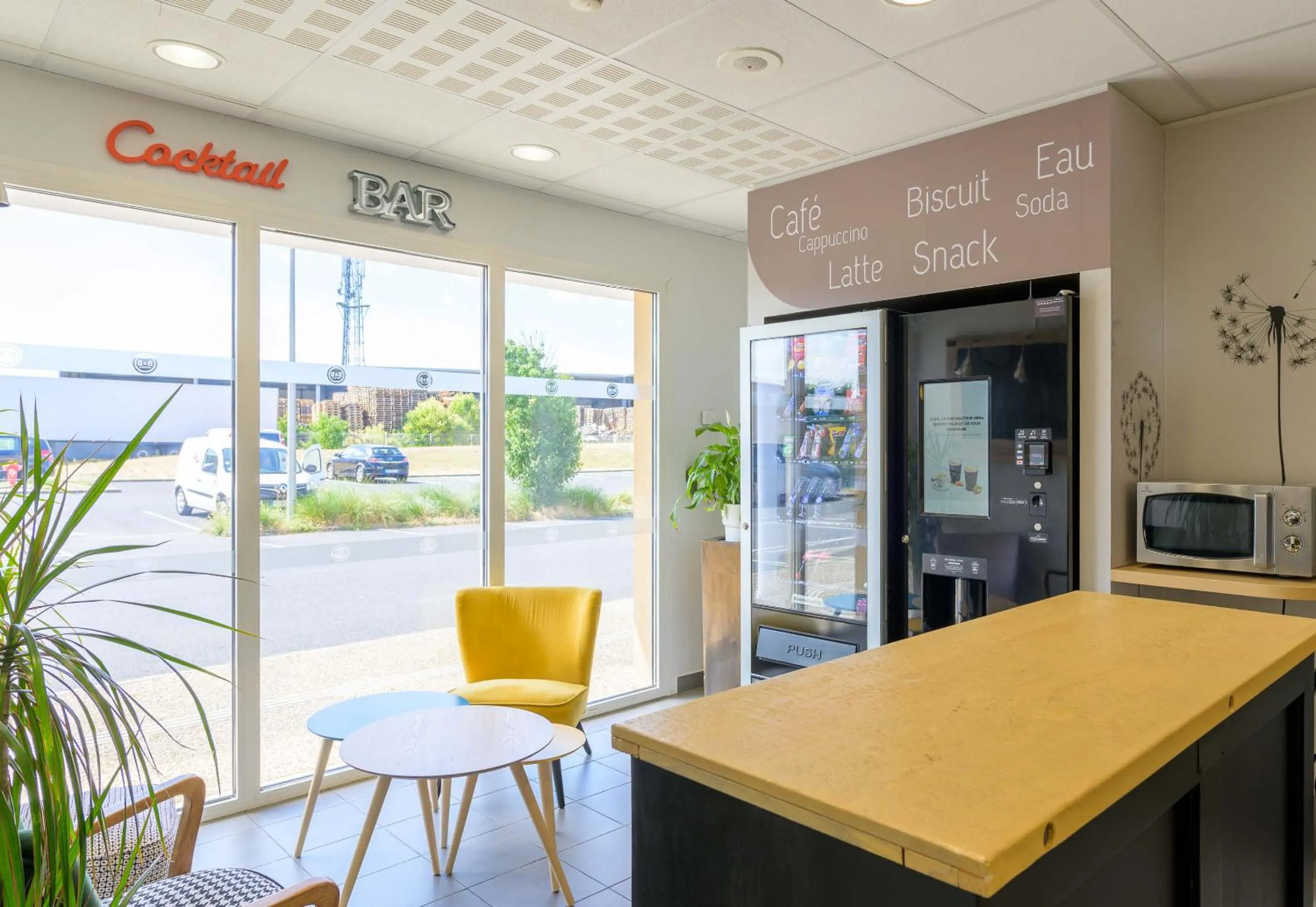 Lobby or reception in B&B HOTEL Lieusaint Carré Sénart