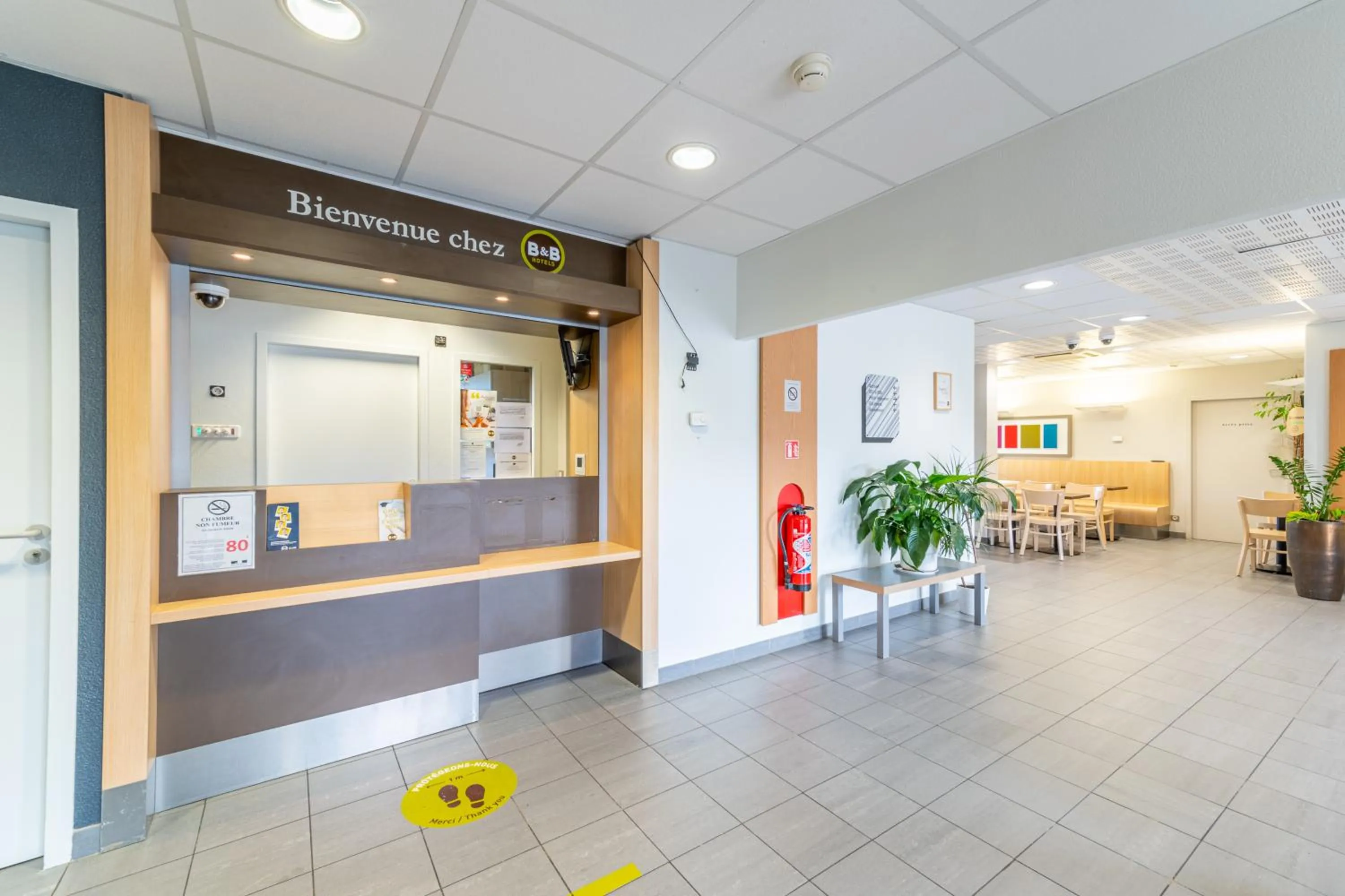 Lobby or reception in B&B HOTEL Lieusaint Carré Sénart