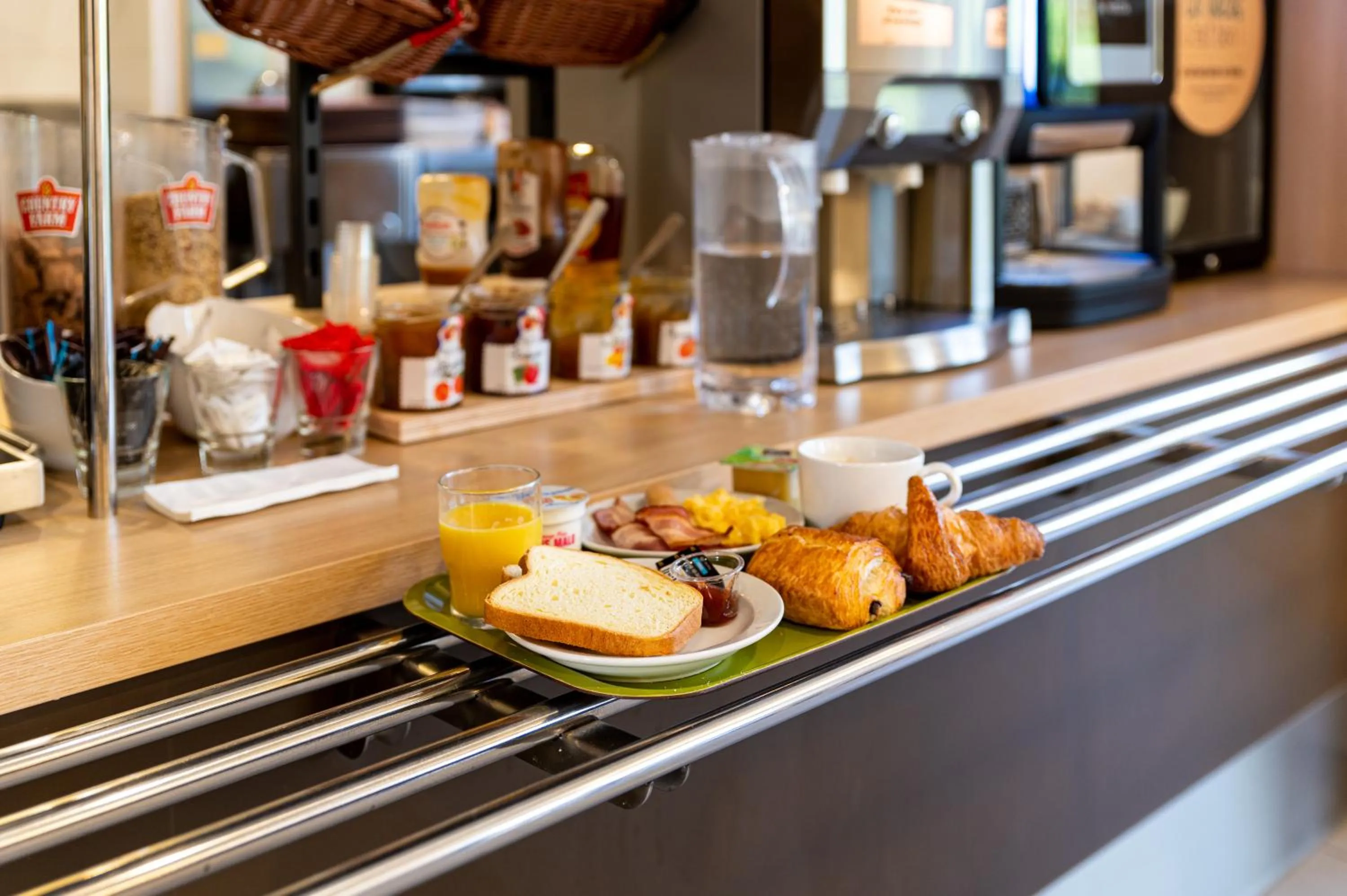 Buffet breakfast in B&B HOTEL Lieusaint Carré Sénart