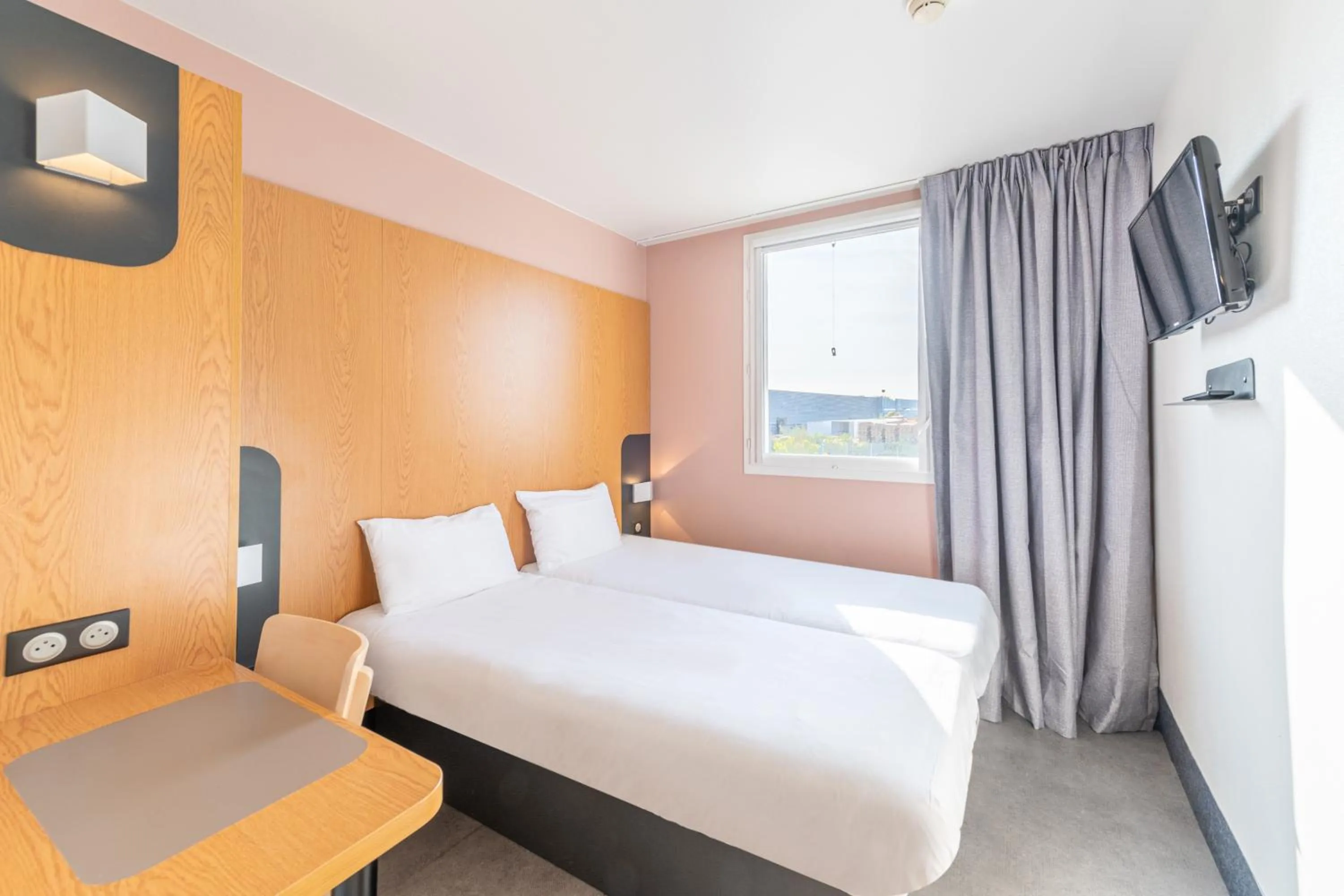 Bedroom, Bed in B&B HOTEL Lieusaint Carré Sénart