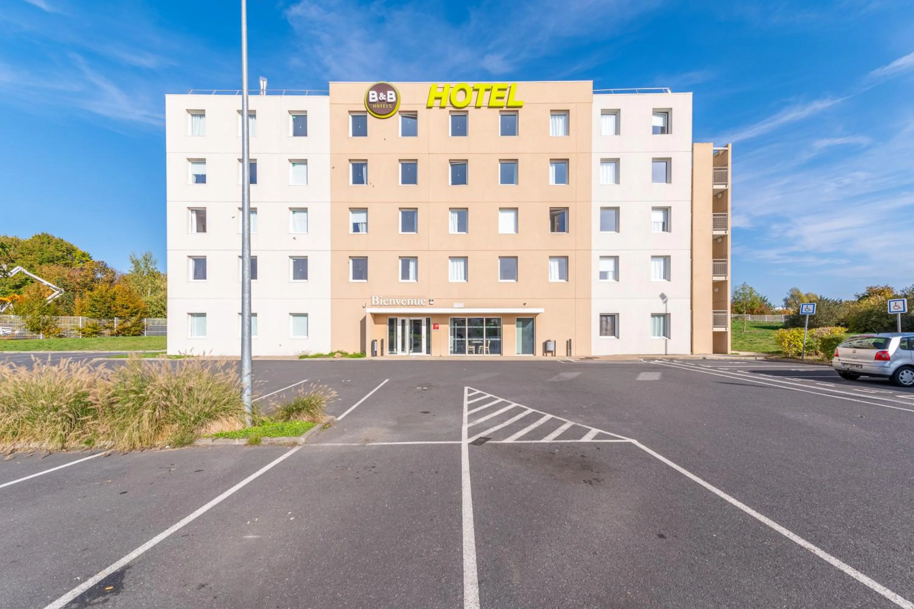 Property building in B&B HOTEL Lieusaint Carré Sénart