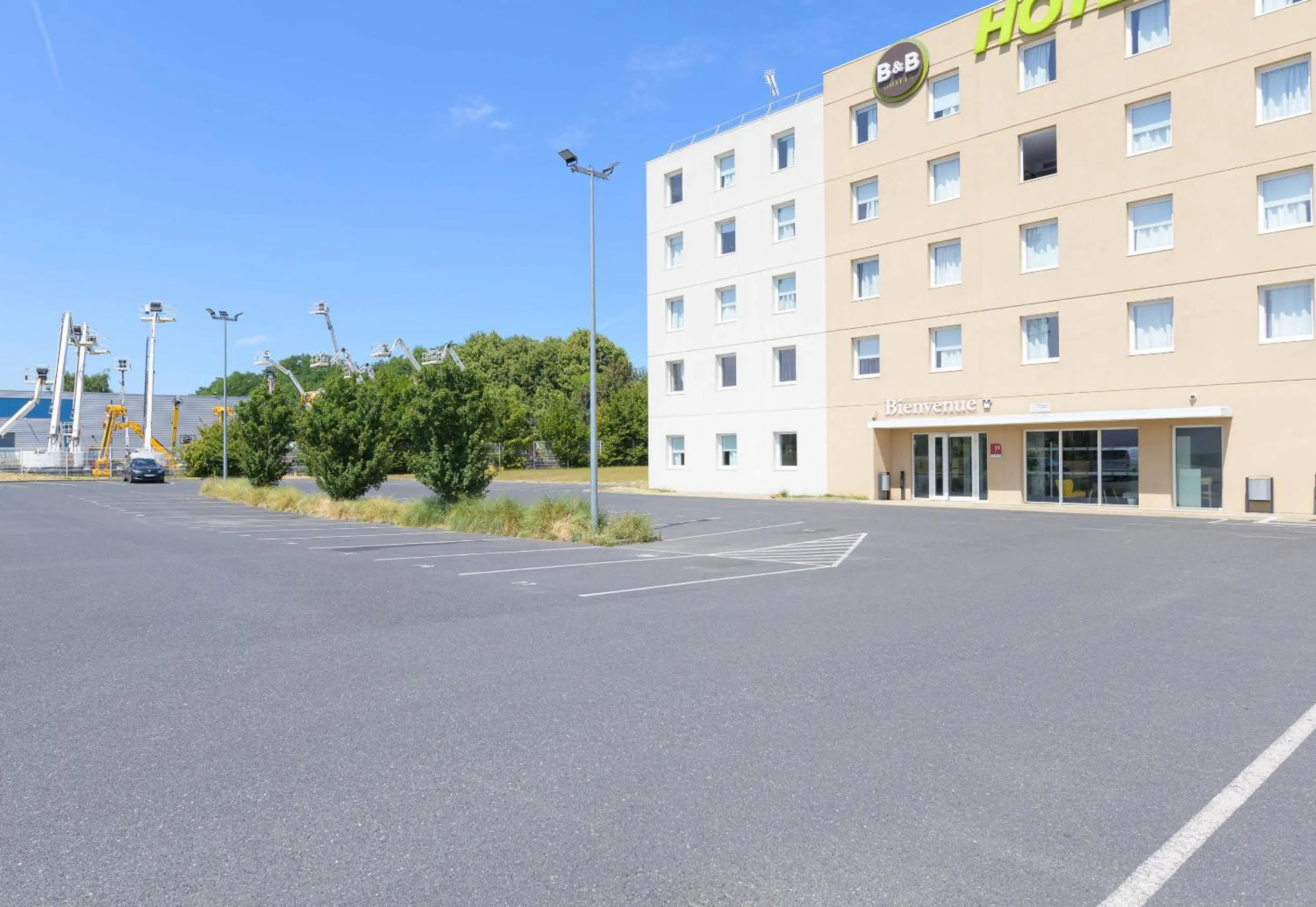 Parking in B&B HOTEL Lieusaint Carré Sénart