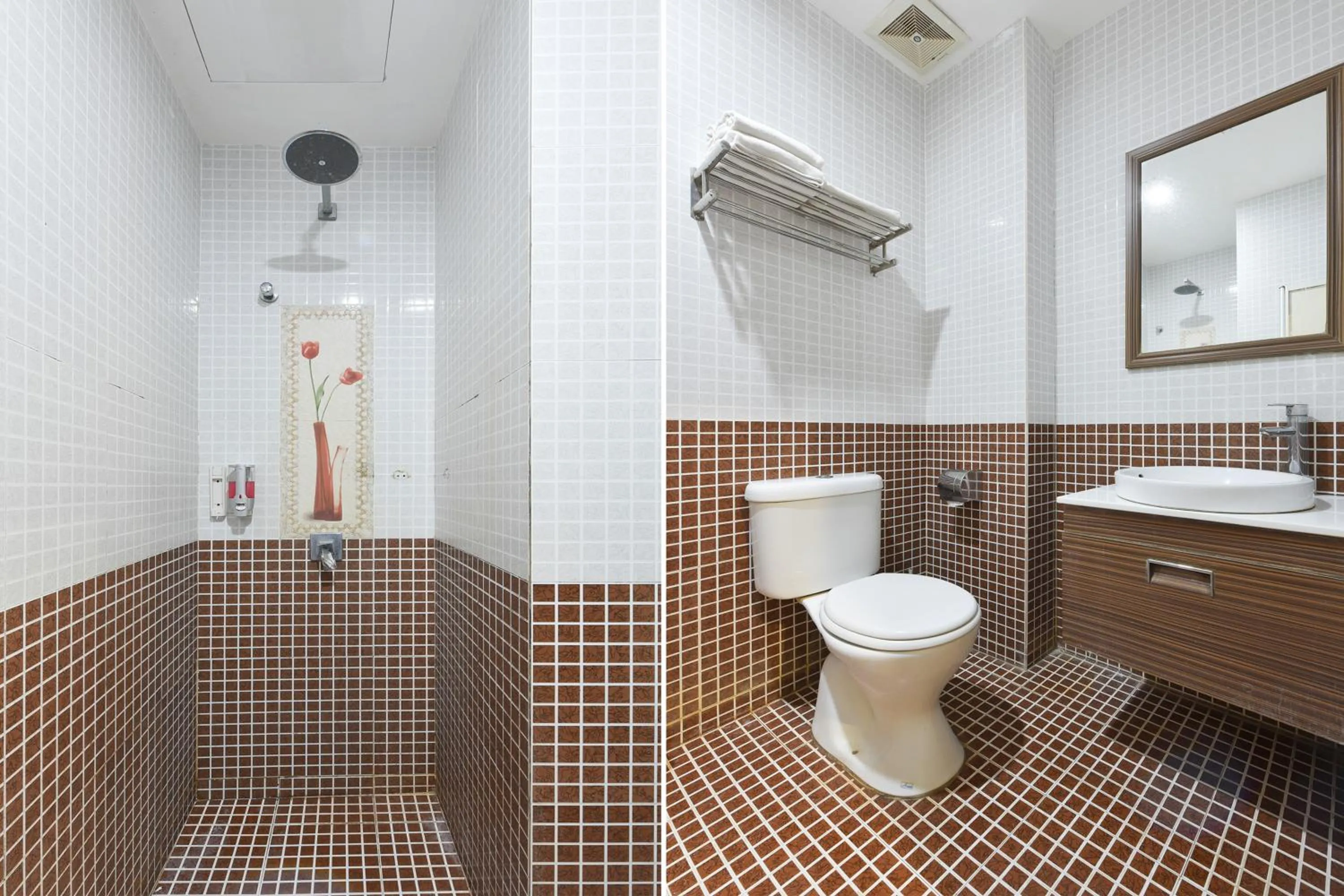 Bathroom in Dancenter G Home Hotel