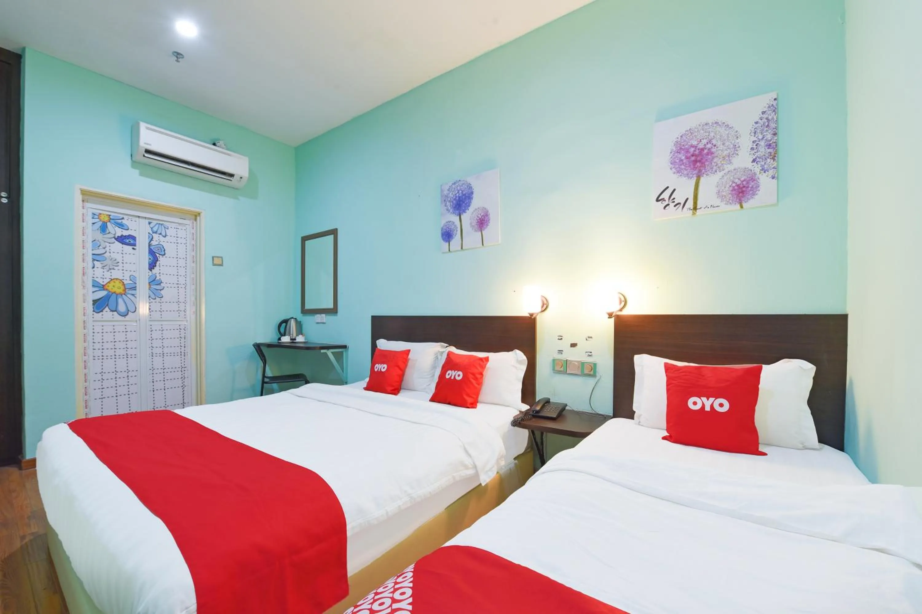 Photo of the whole room, Bed in Dancenter G Home Hotel