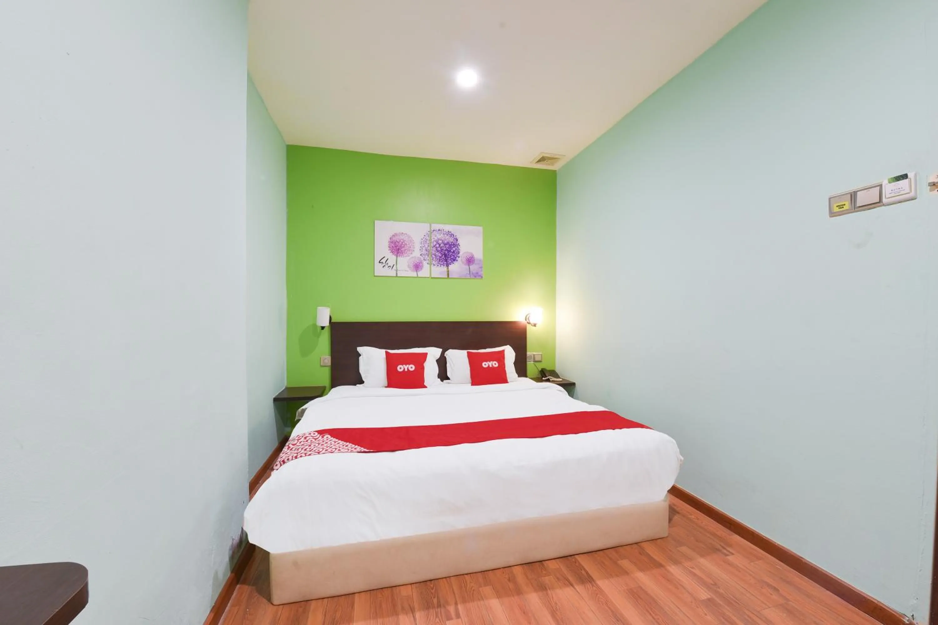 Photo of the whole room, Bed in Dancenter G Home Hotel