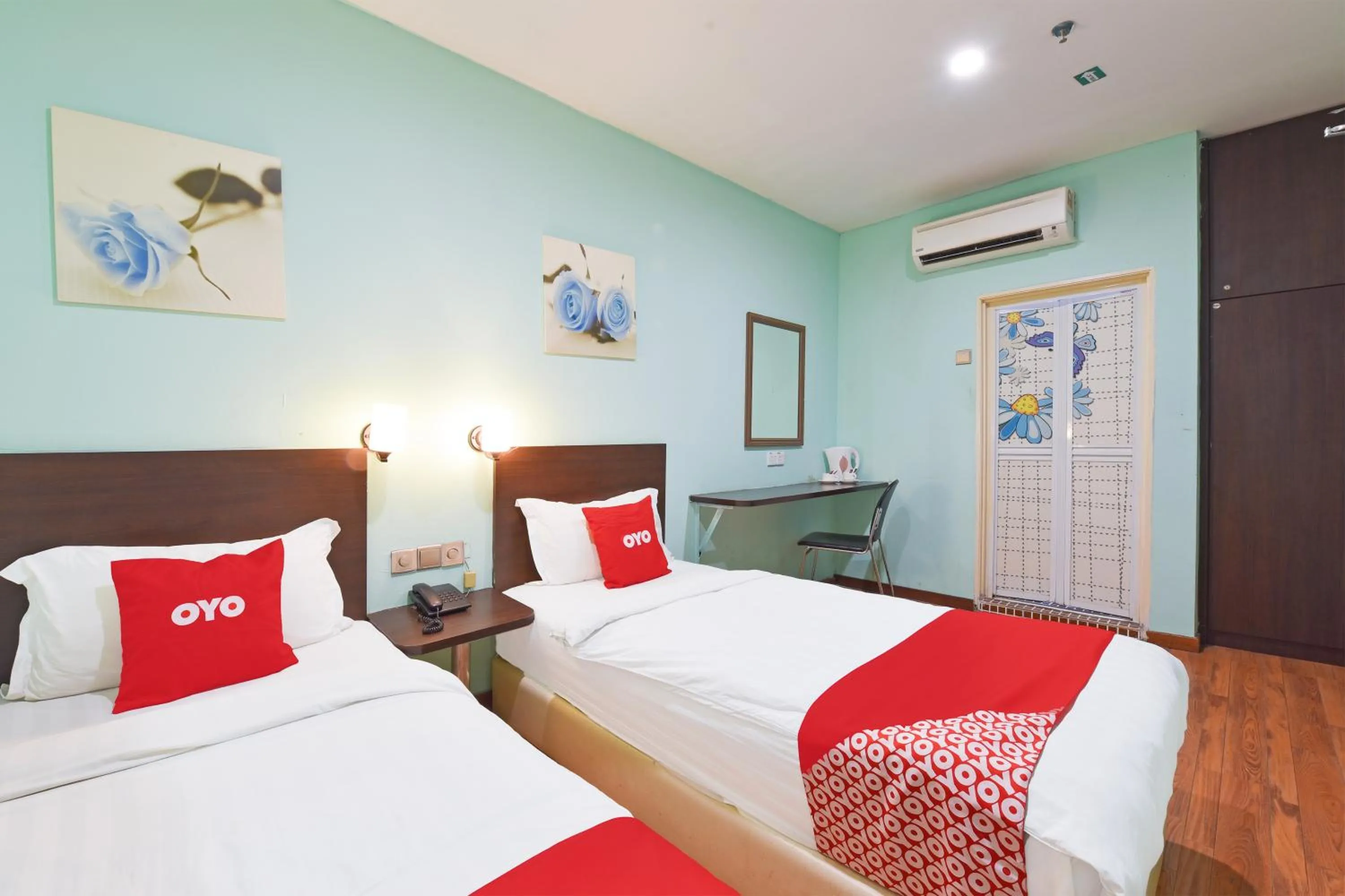 Photo of the whole room, Bed in Dancenter G Home Hotel