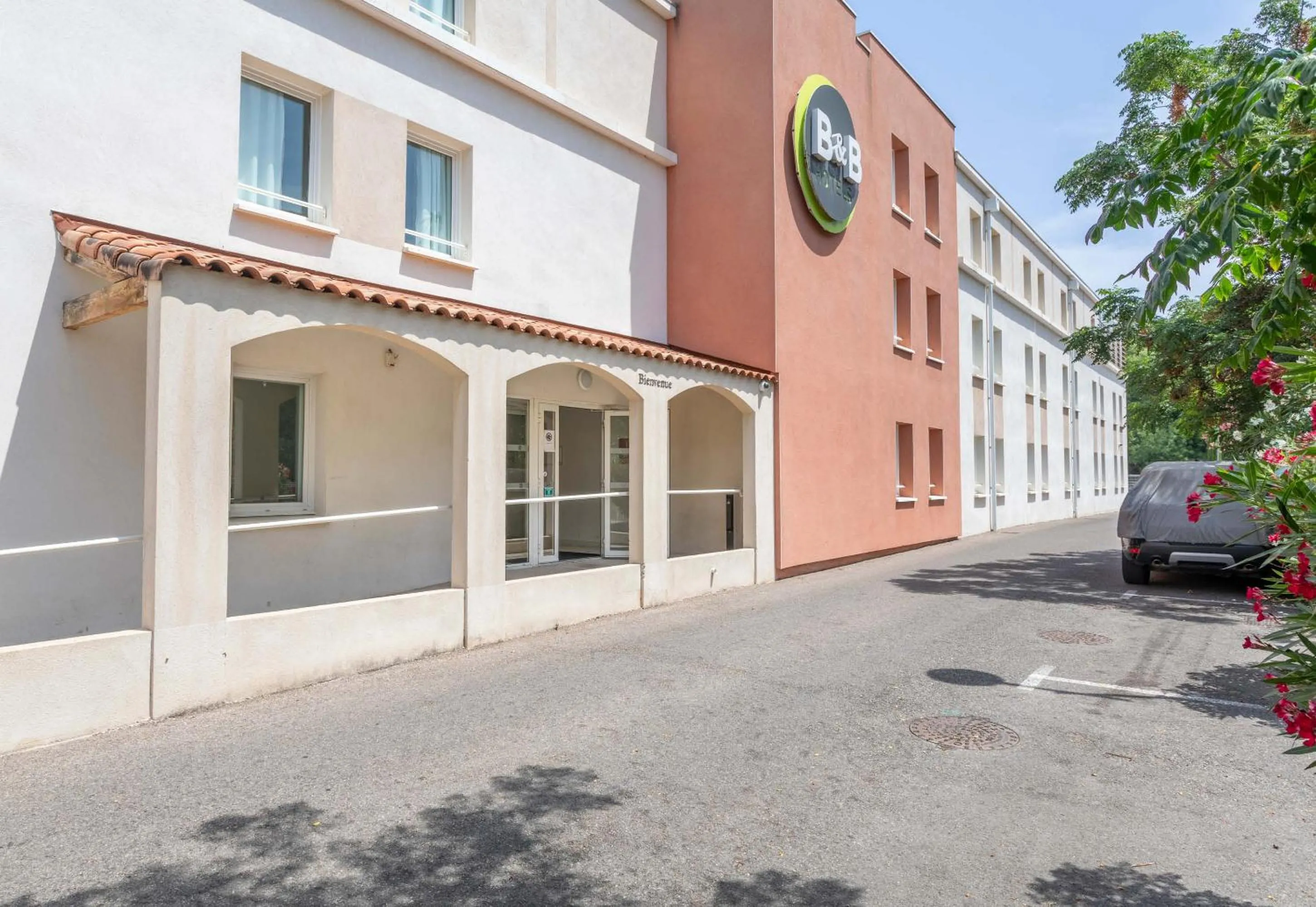 Parking in B&B HOTEL Marseille Aéroport Saint-Victoret