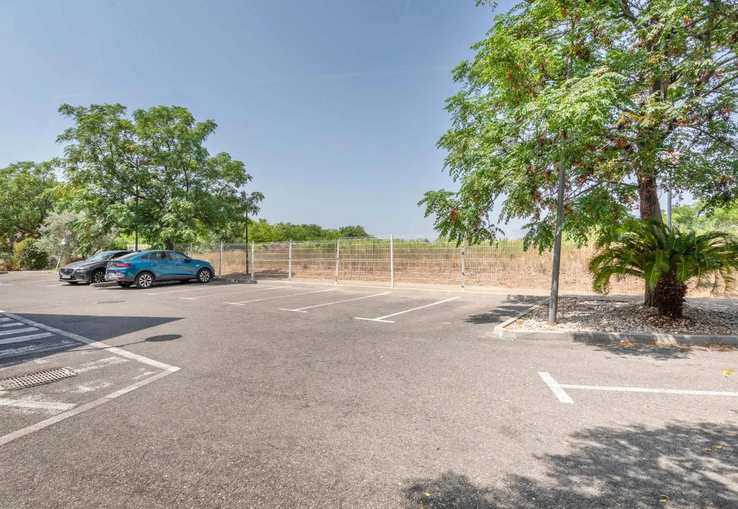 Parking in B&B HOTEL Marseille Aéroport Saint-Victoret