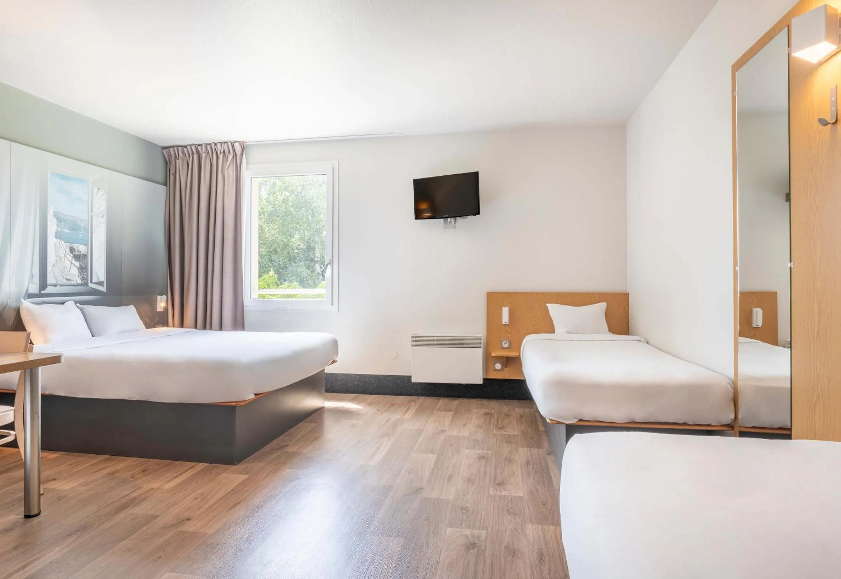 Bedroom, Bed in B&B HOTEL Marseille Aéroport Saint-Victoret